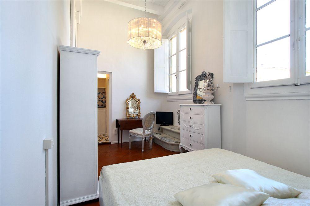 Palazzo Tolomei Garzoni by null