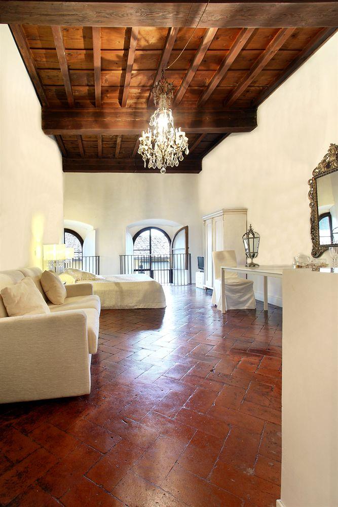 Palazzo Tolomei Garzoni by null