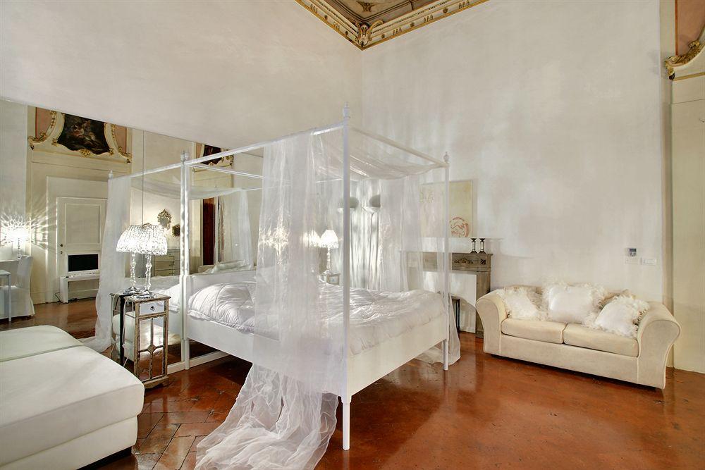 Palazzo Tolomei Garzoni by null