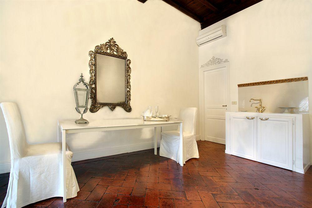 Palazzo Tolomei Garzoni by null