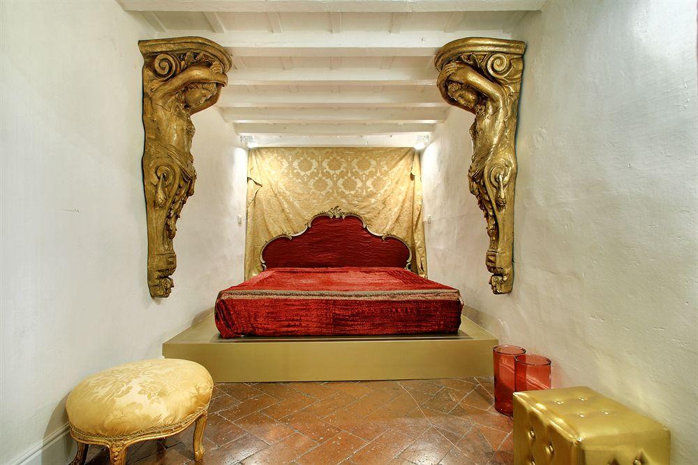 Palazzo Tolomei Garzoni by null