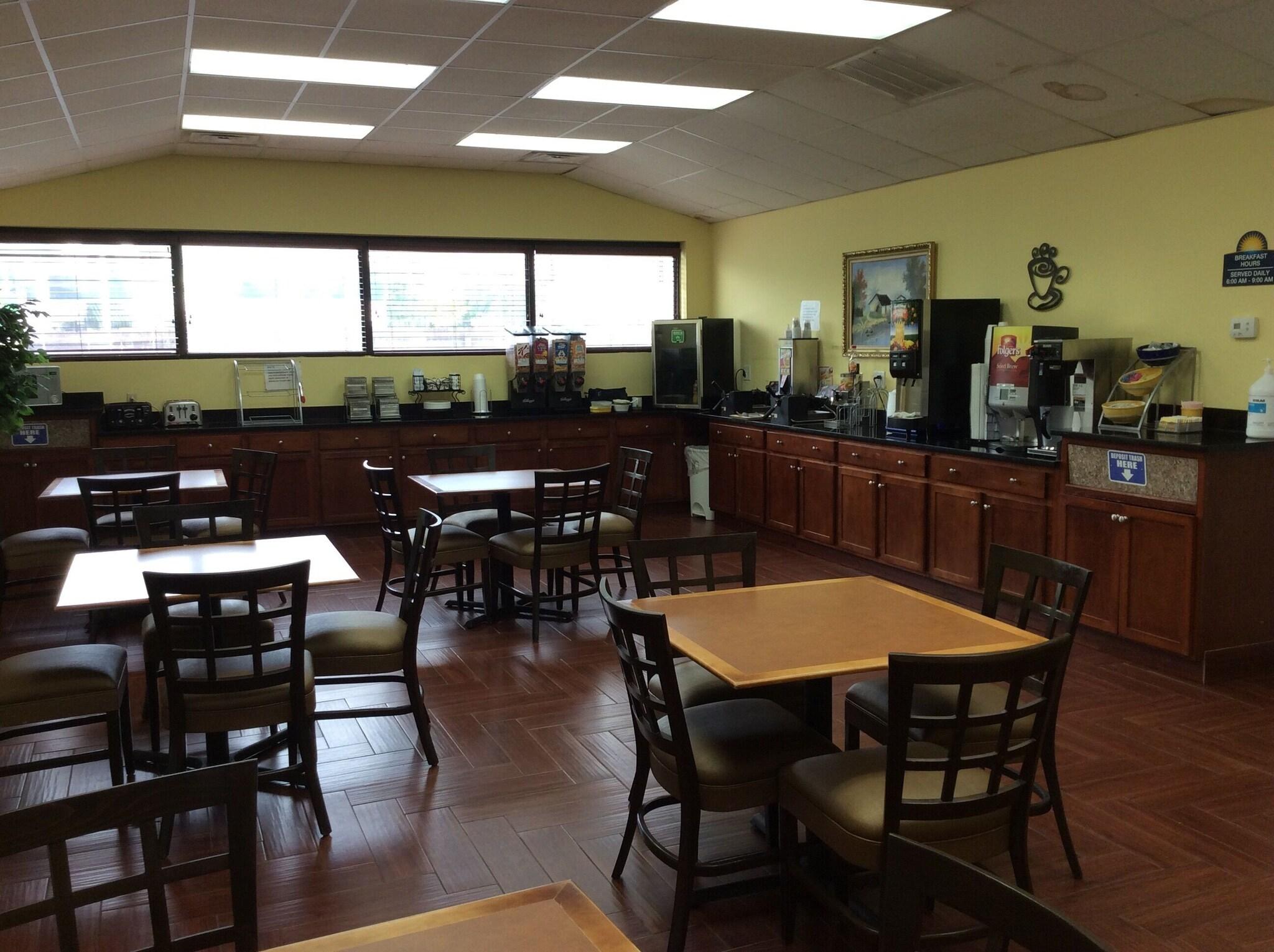 Days Inn By Wyndham Fayetteville-South/I-95