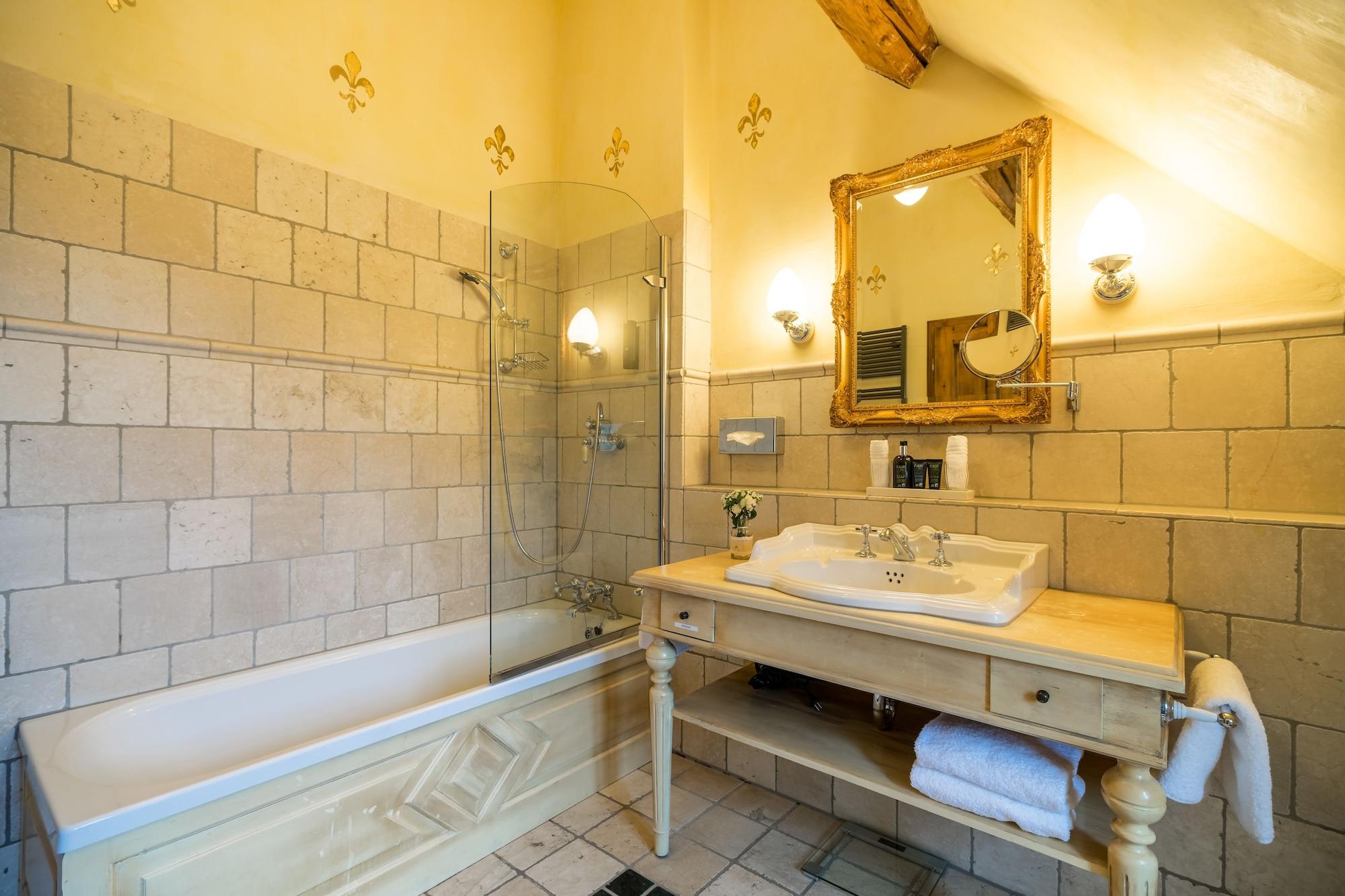 Schlosshotel Weyberhöfe by null