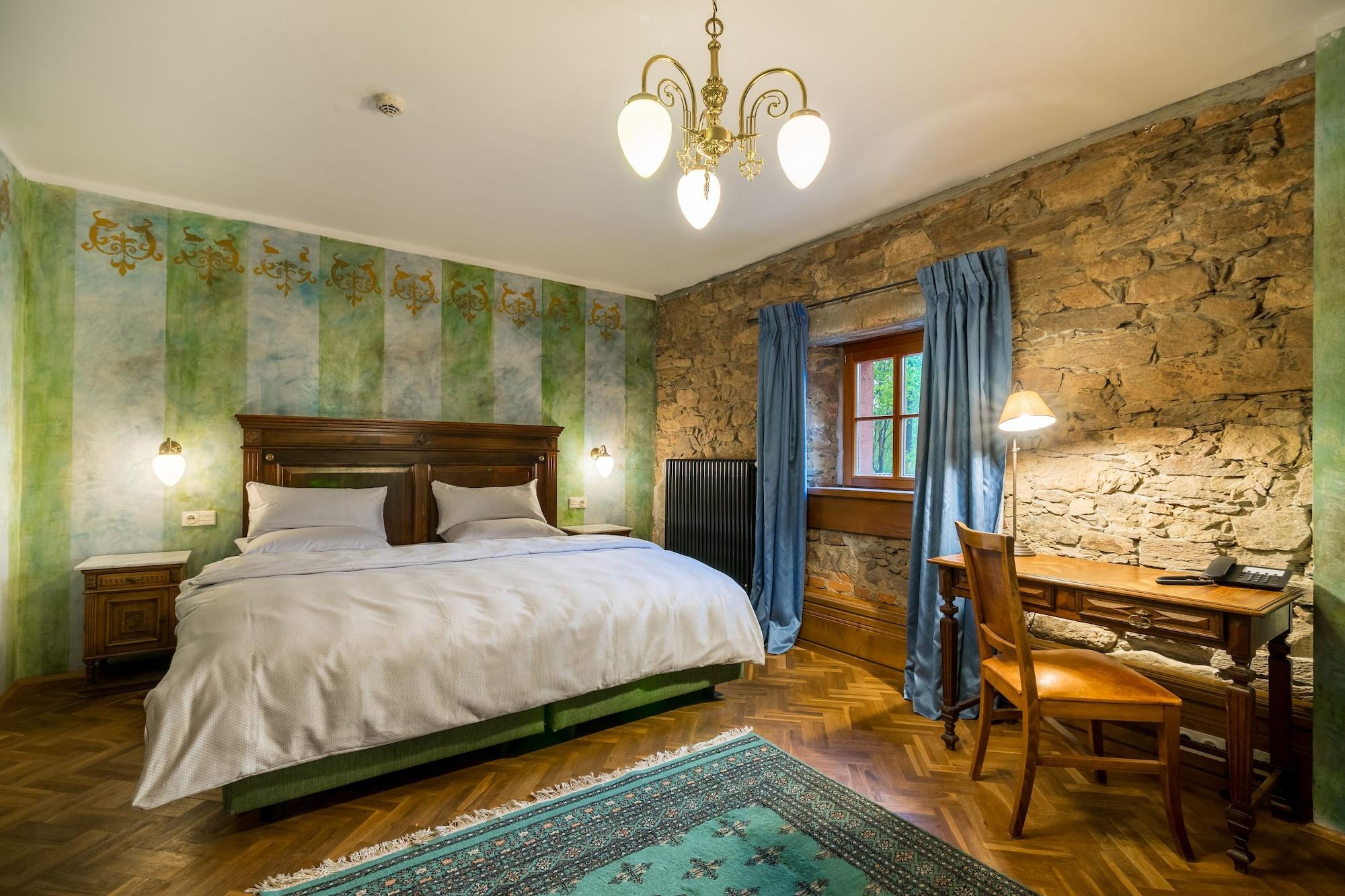 Schlosshotel Weyberhöfe by null