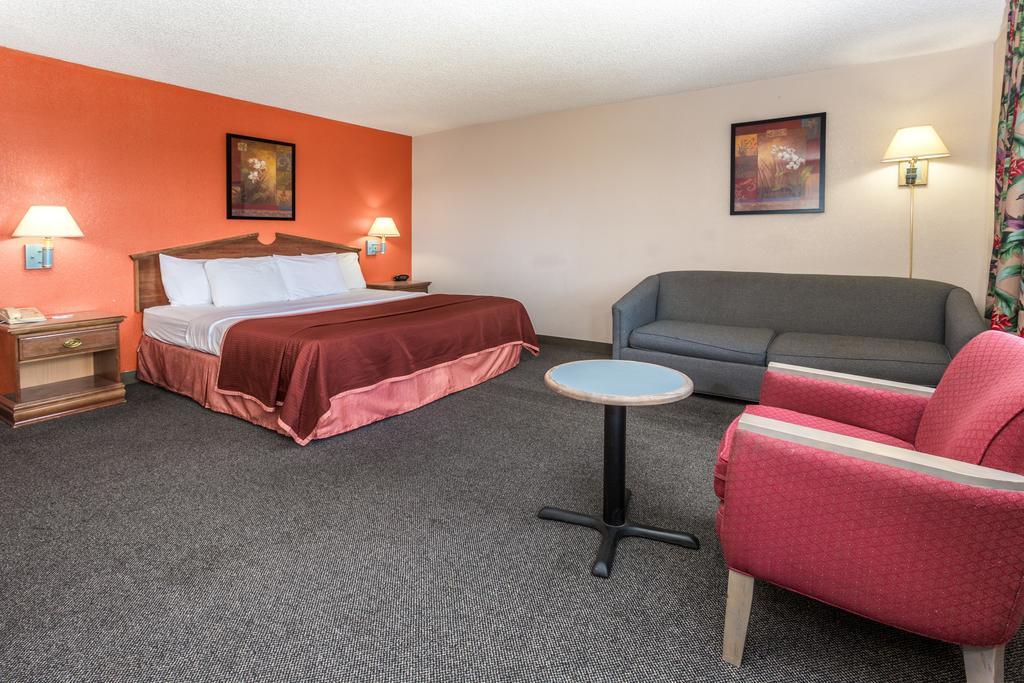 Howard Johnson Colorado Springs