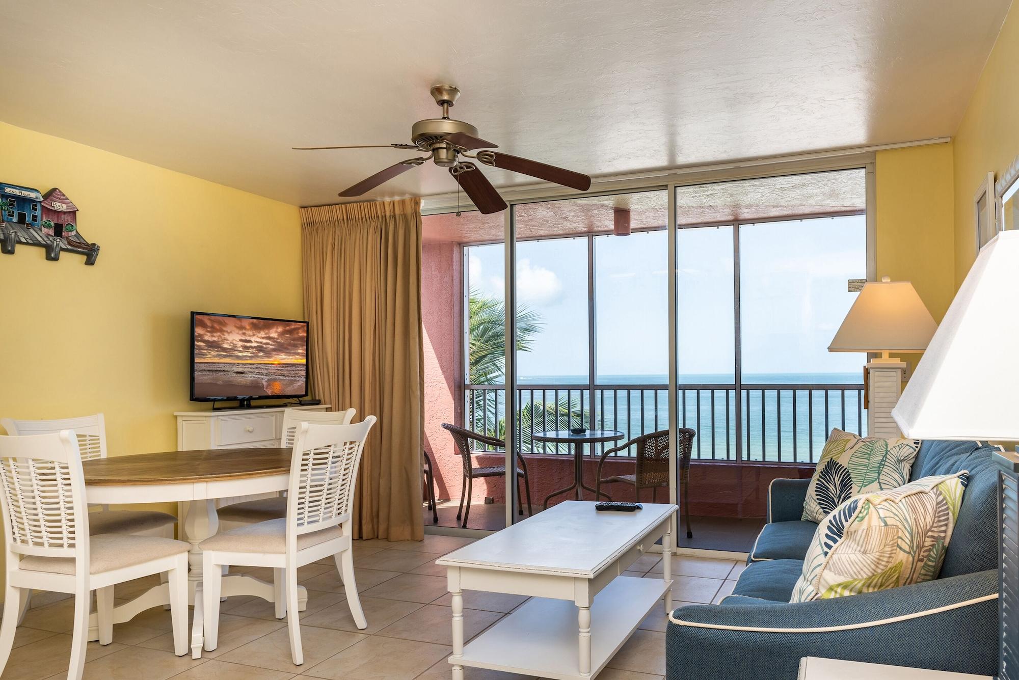 Casa Playa Resort