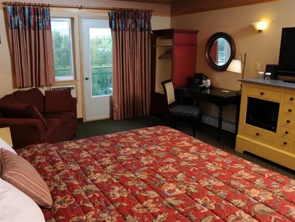 Pike's Waterfront Lodge by null