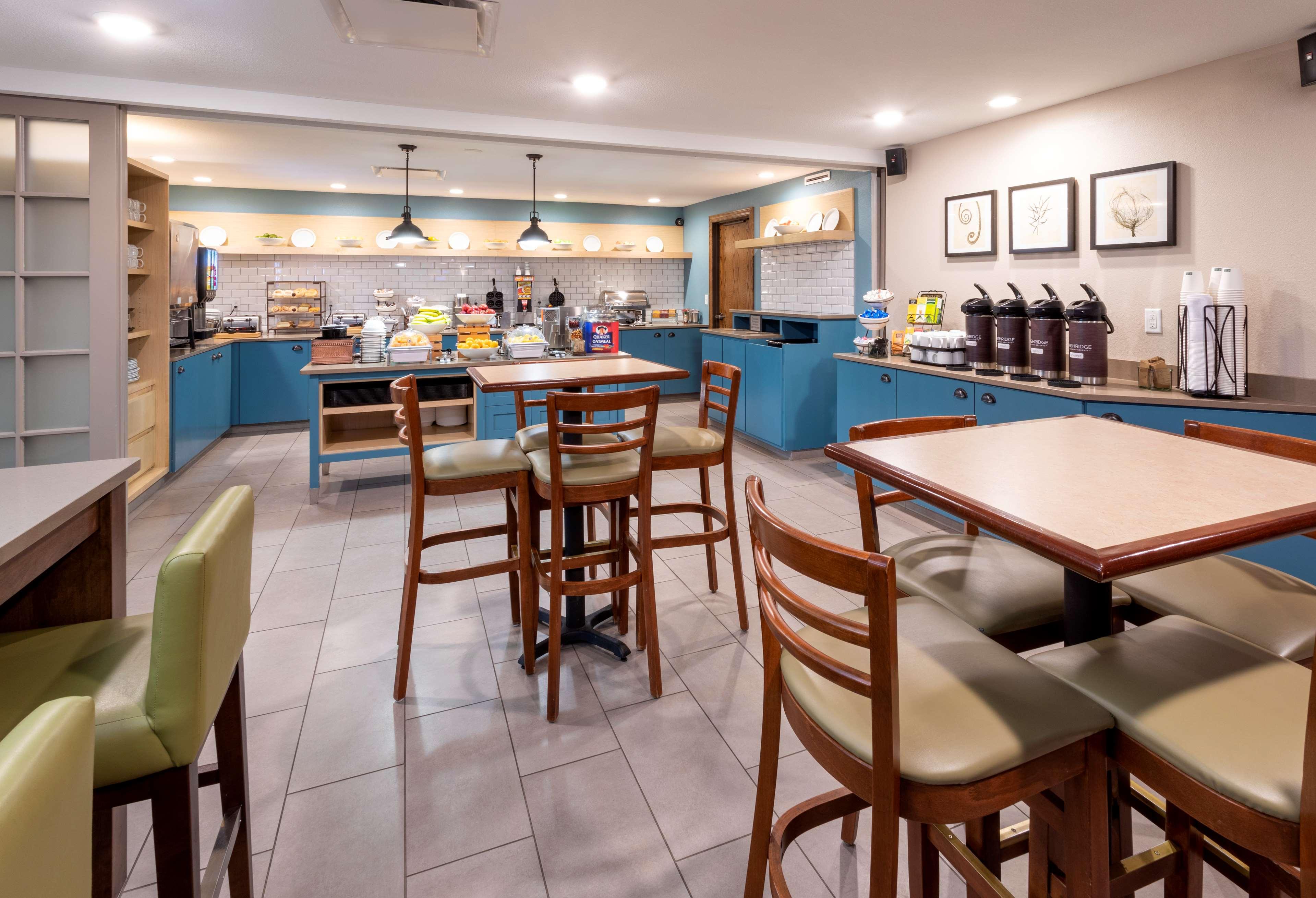 Country Inn & Suites By Radisson Fargo