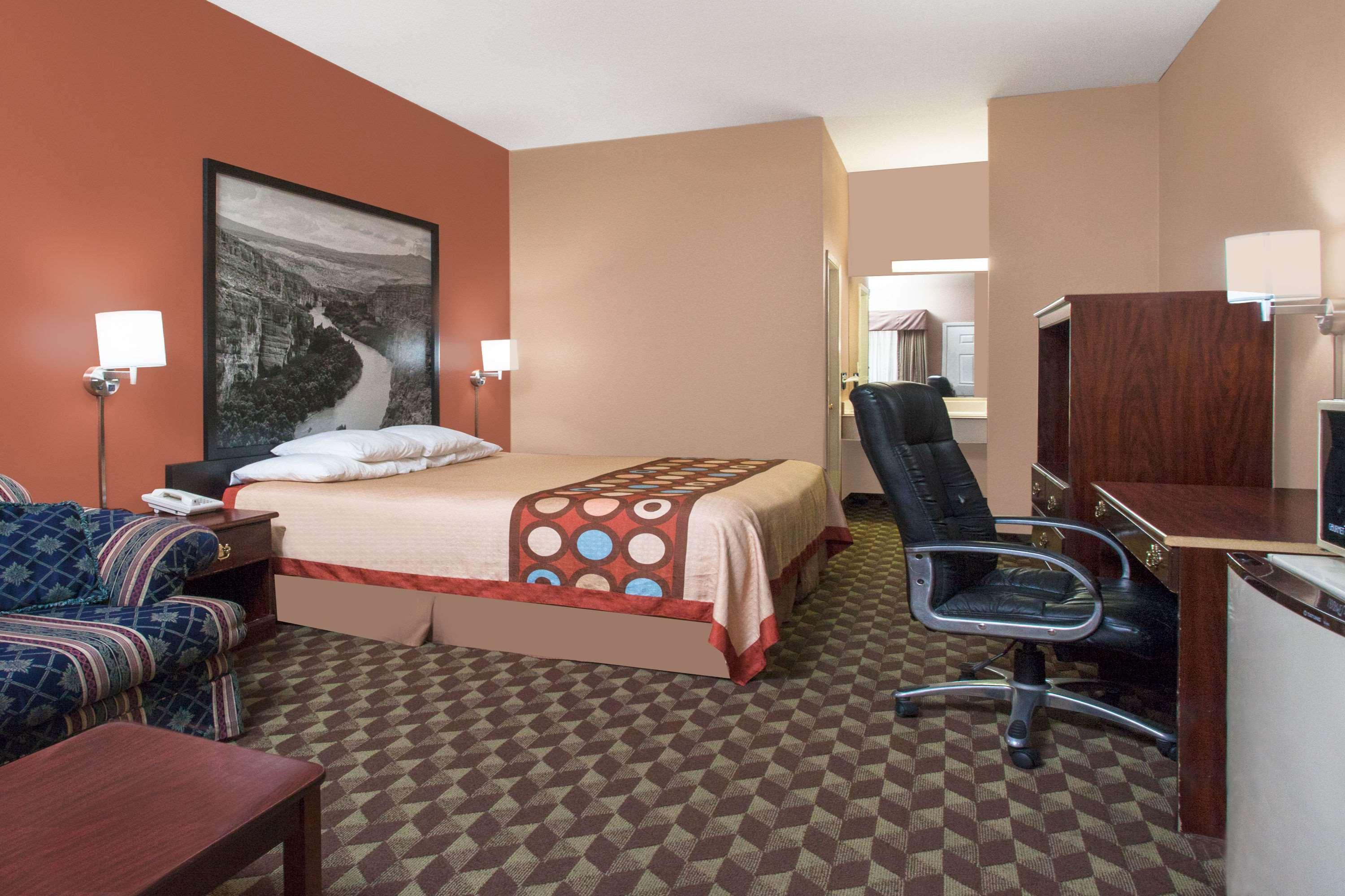 Super 8 by Wyndham Bastrop TX