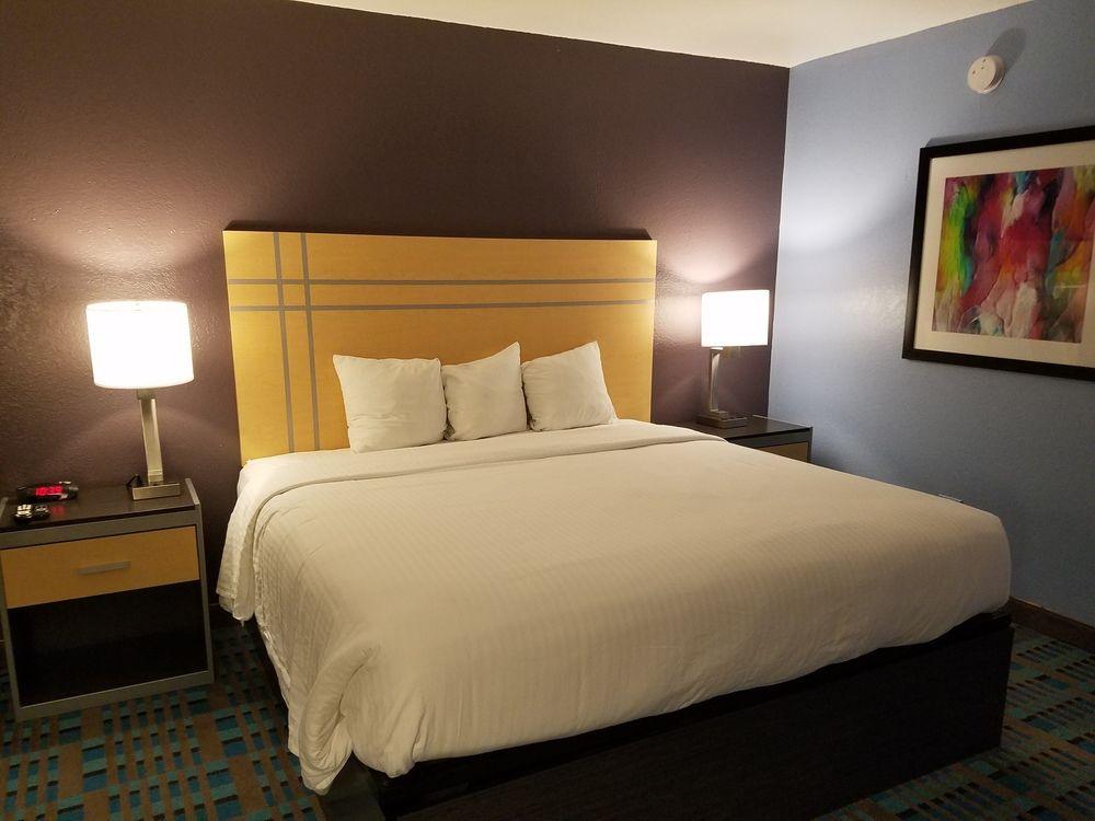 Fifth Season Inn & Suites