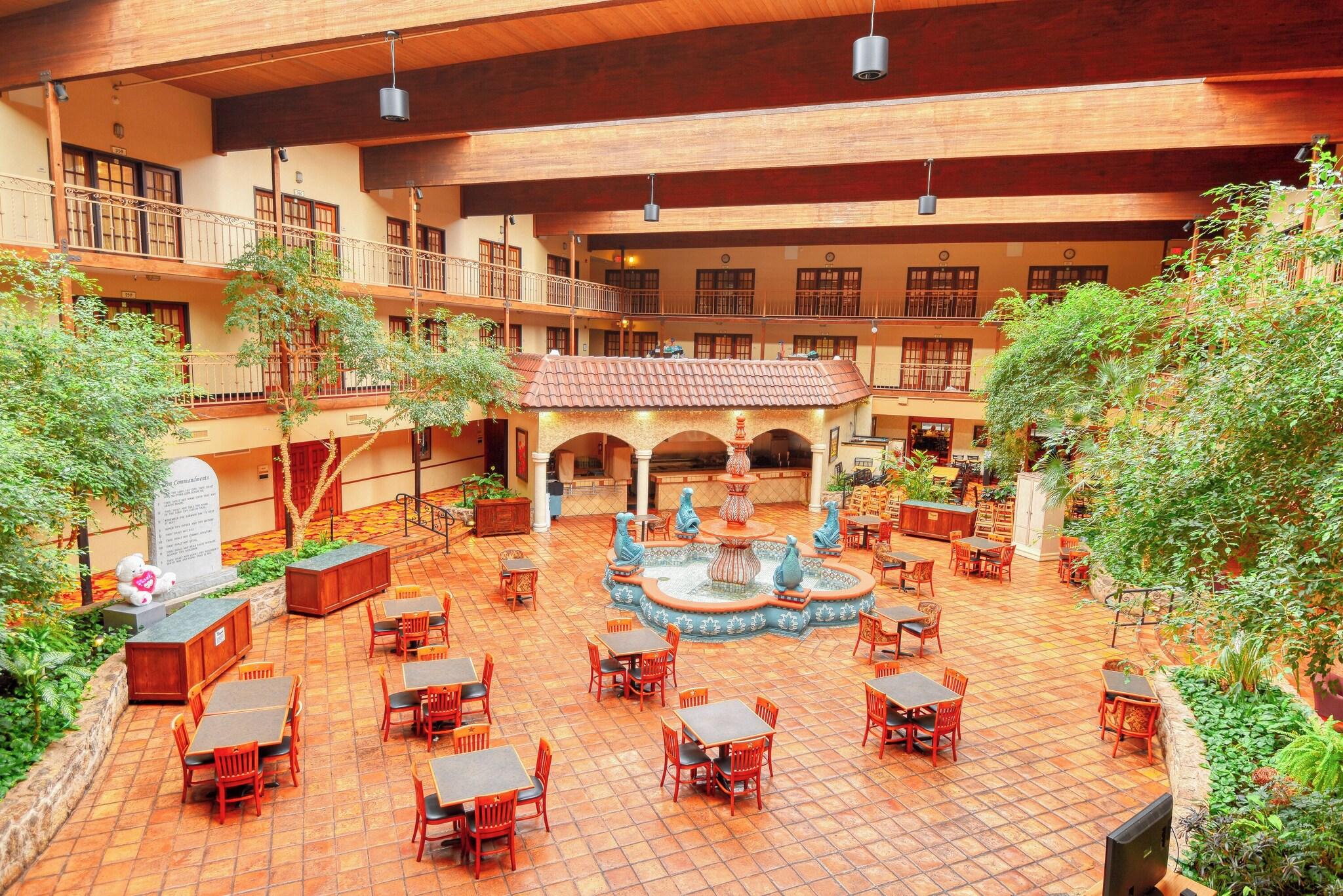 Mcm Elegante Suites