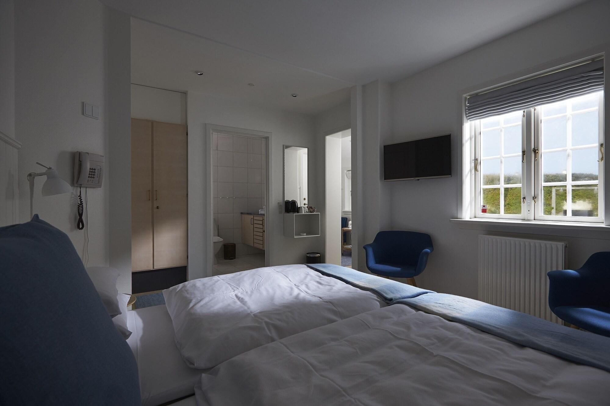 Ruth's Hotel by null