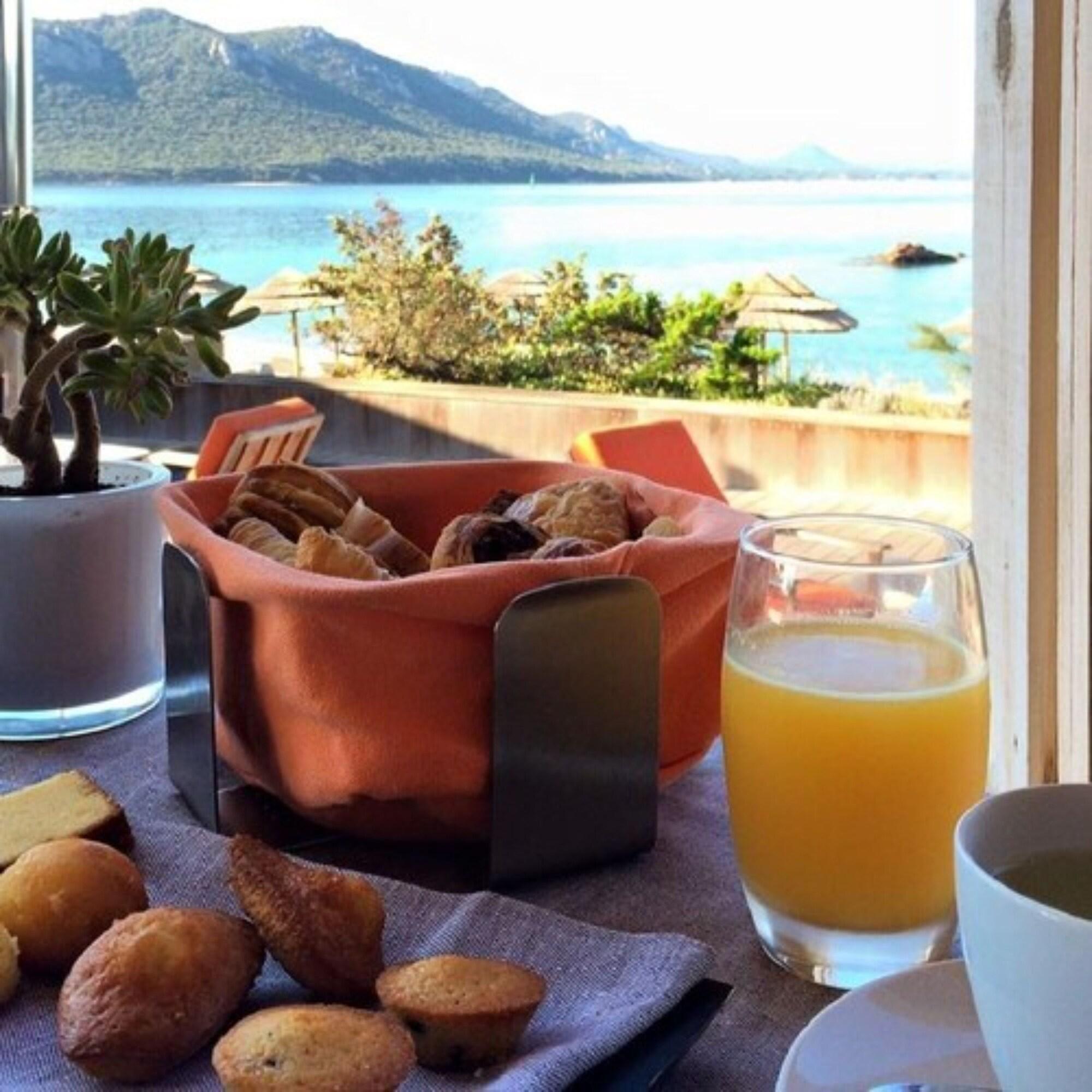 La plage Casadelmar by null