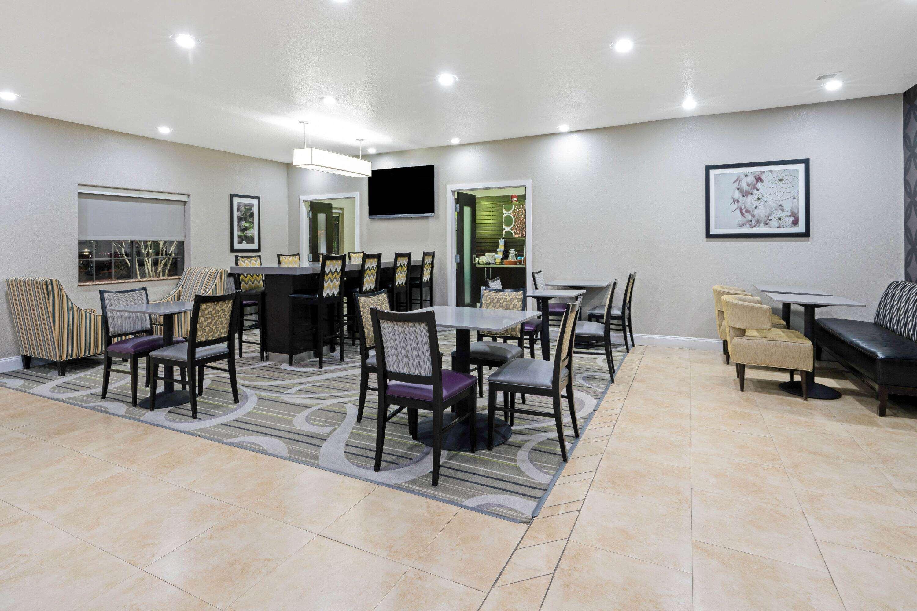 La Quinta Inn & Suites By Wyndham Ada