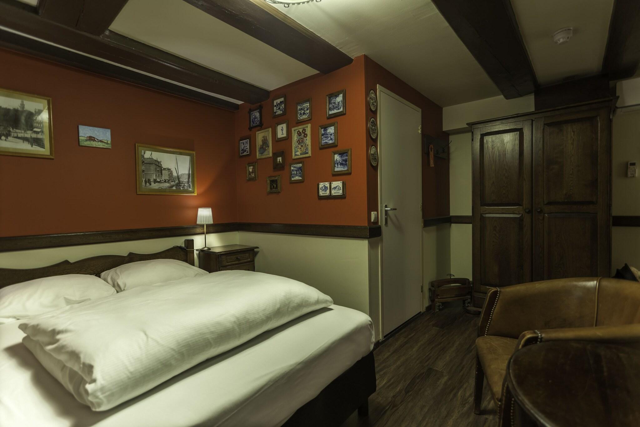 A-Train Hotel by null