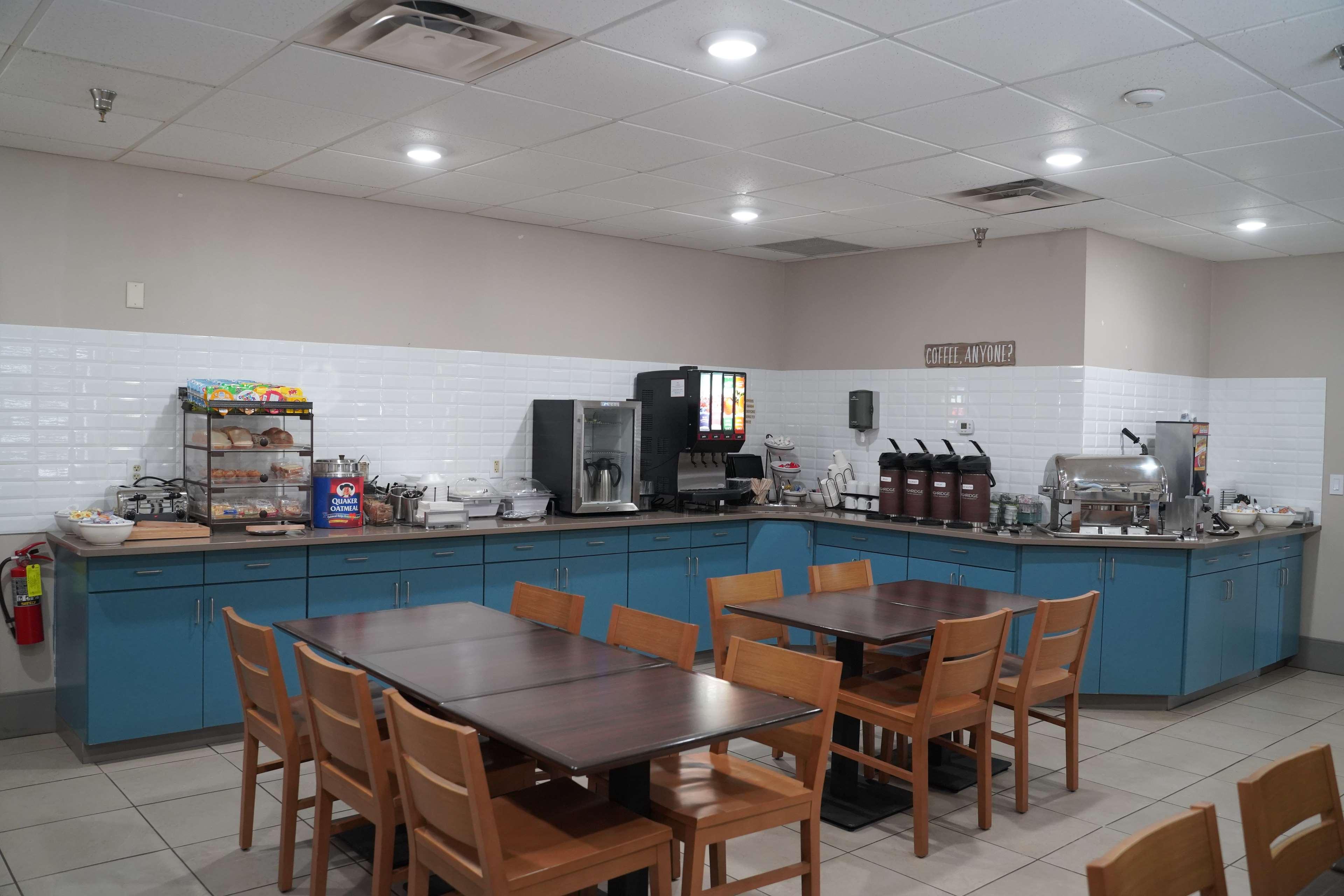 Country Inn & Suites by Radisson, Watertown, SD