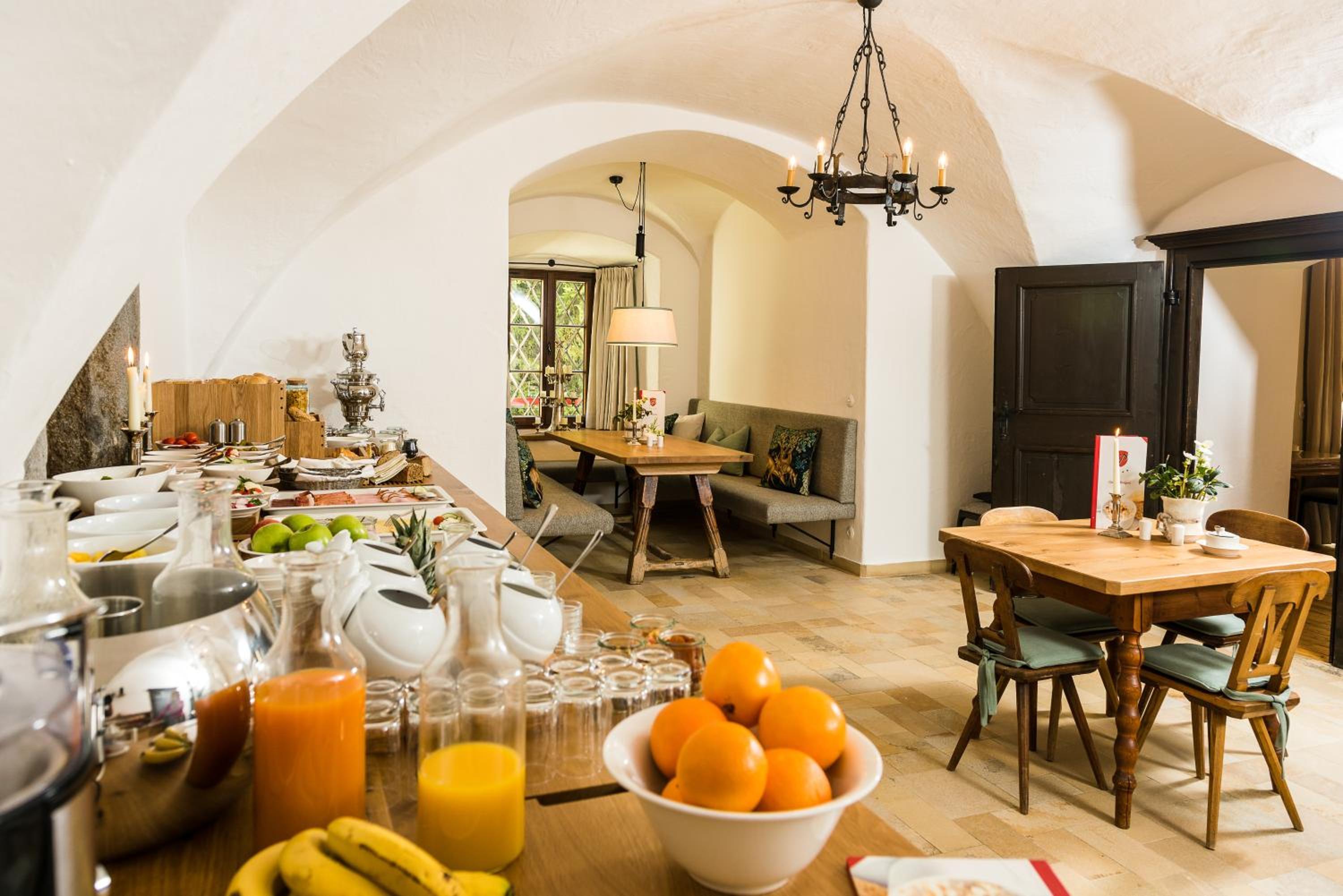 Schloss Prielau by null