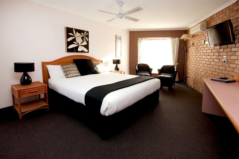 Sapphire Waters Motor Inn by null