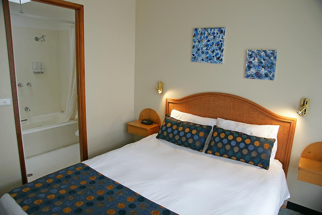 Sapphire Waters Motor Inn by null