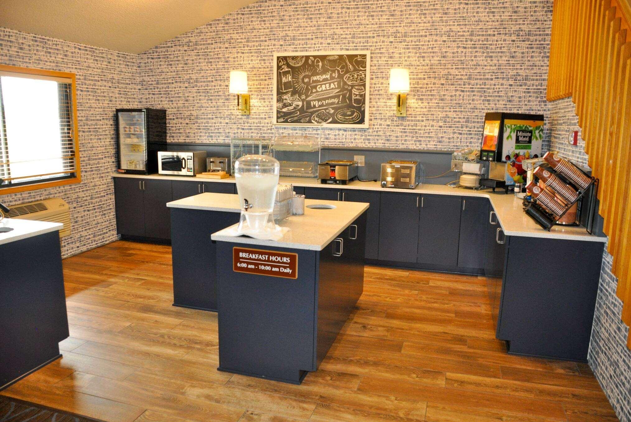 AmericInn by Wyndham Clear Lake