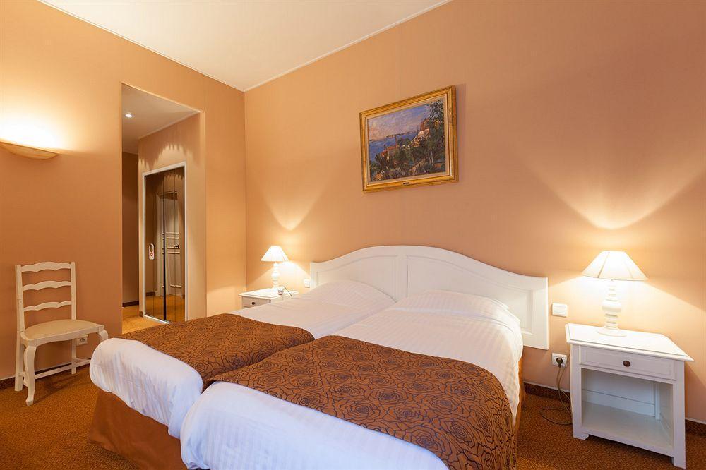 Hôtel des Augustins by null