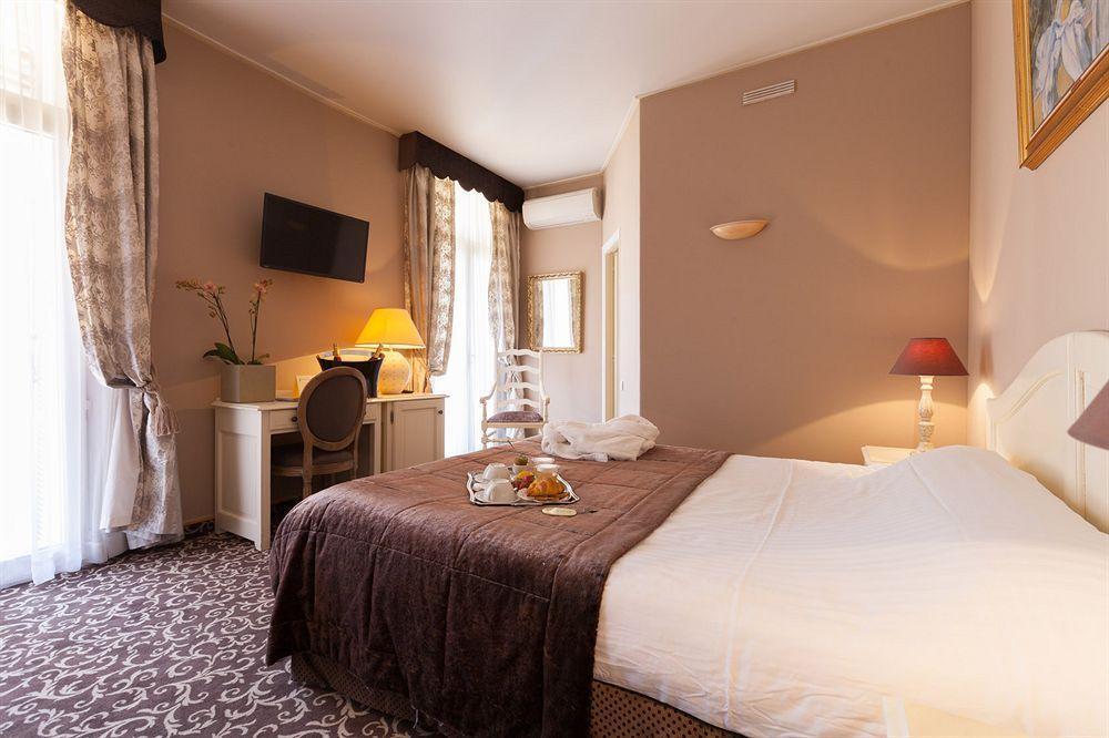 Hôtel des Augustins by null