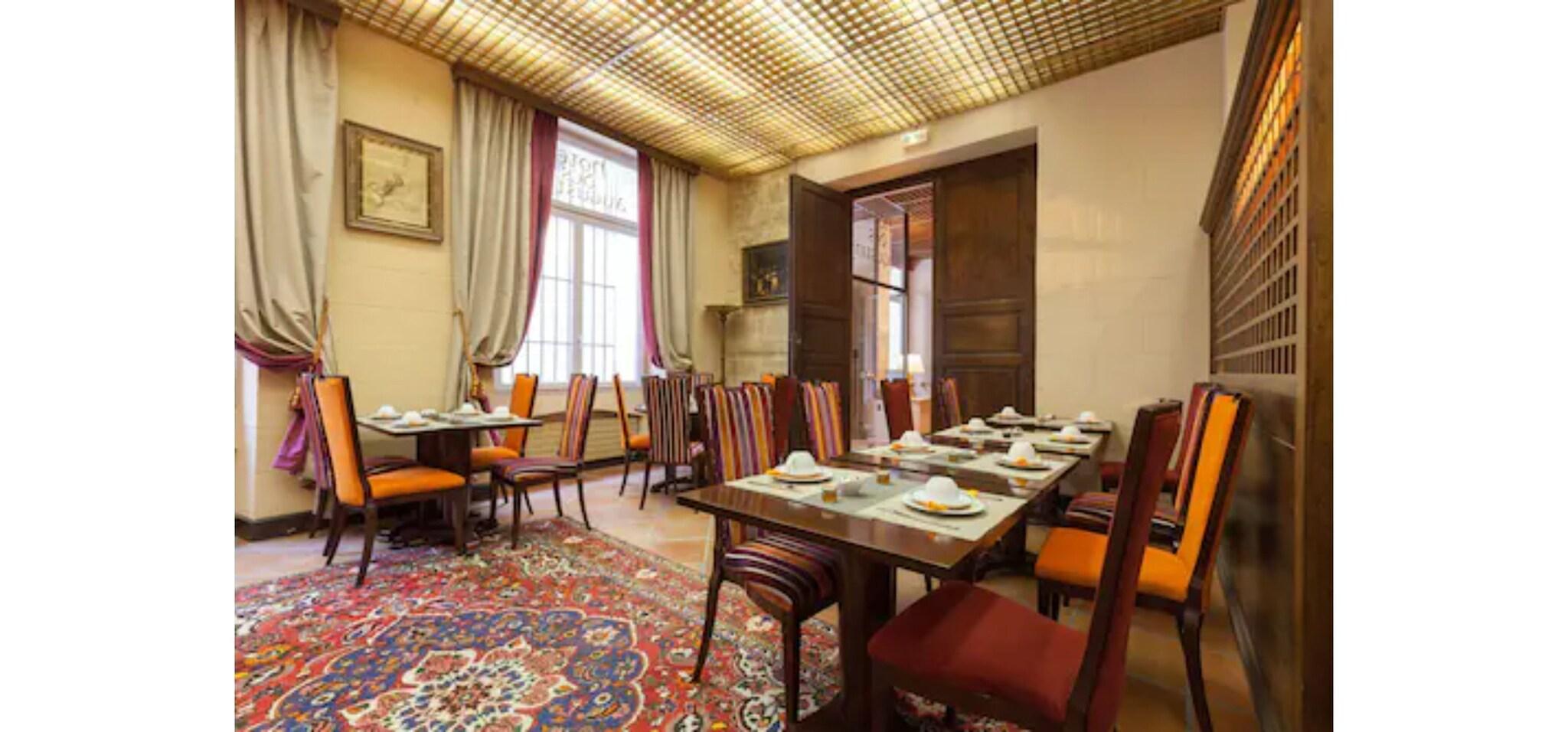 Hôtel des Augustins by null