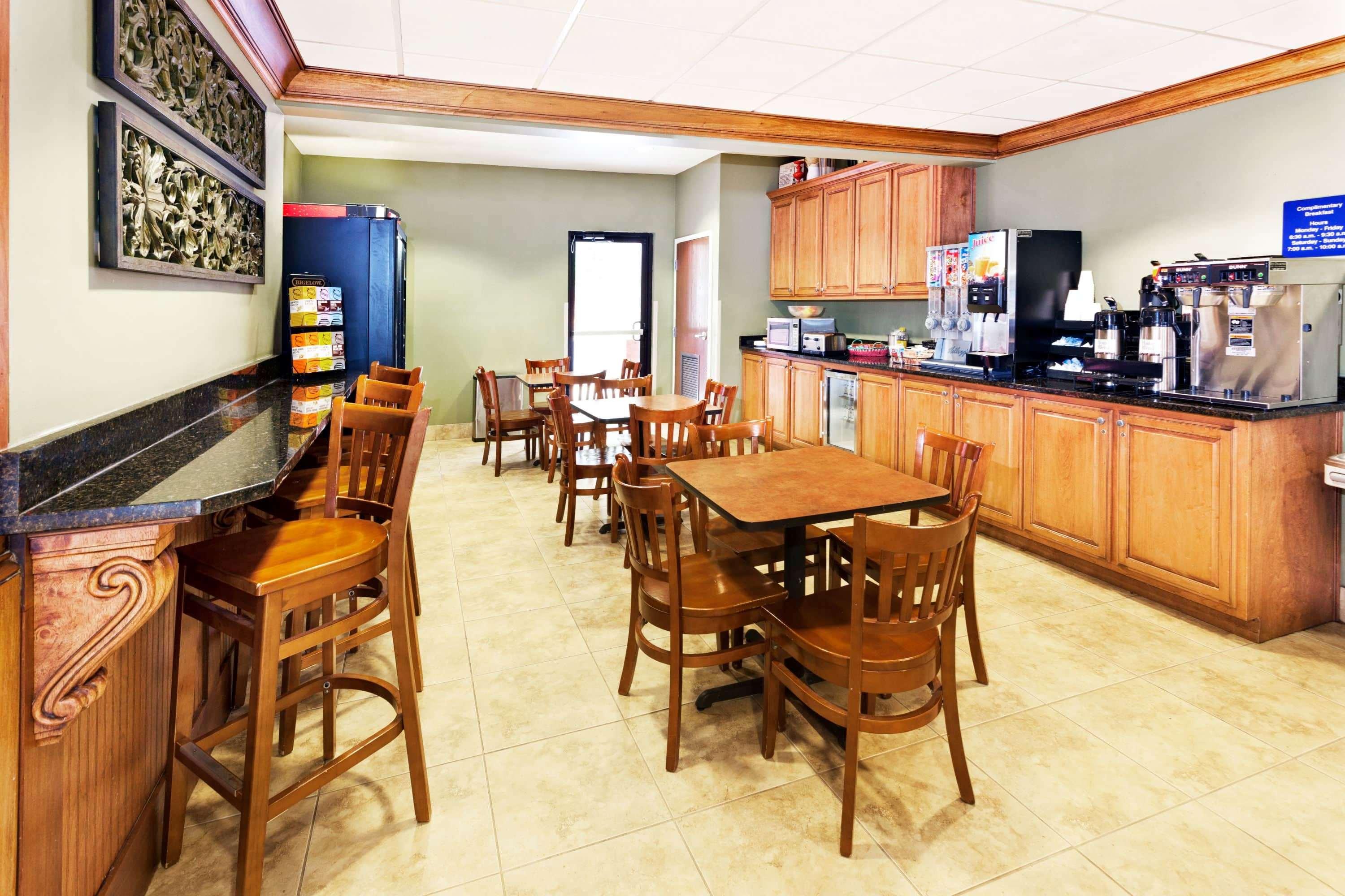 Microtel Inn & Suites By Wyndham Woodstock/Atlant