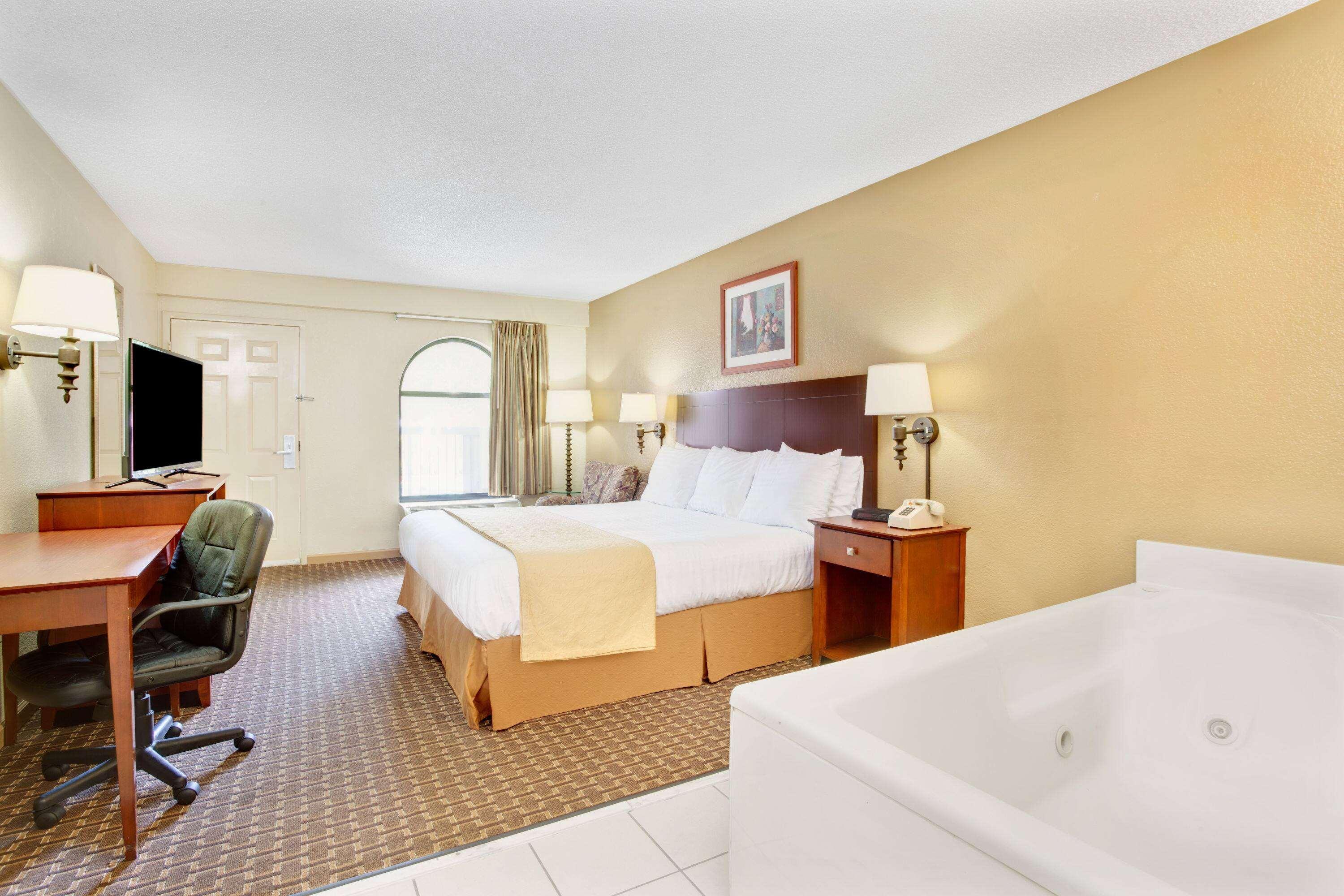 Days Inn & Suites By Wyndham Stockbridge Atlanta