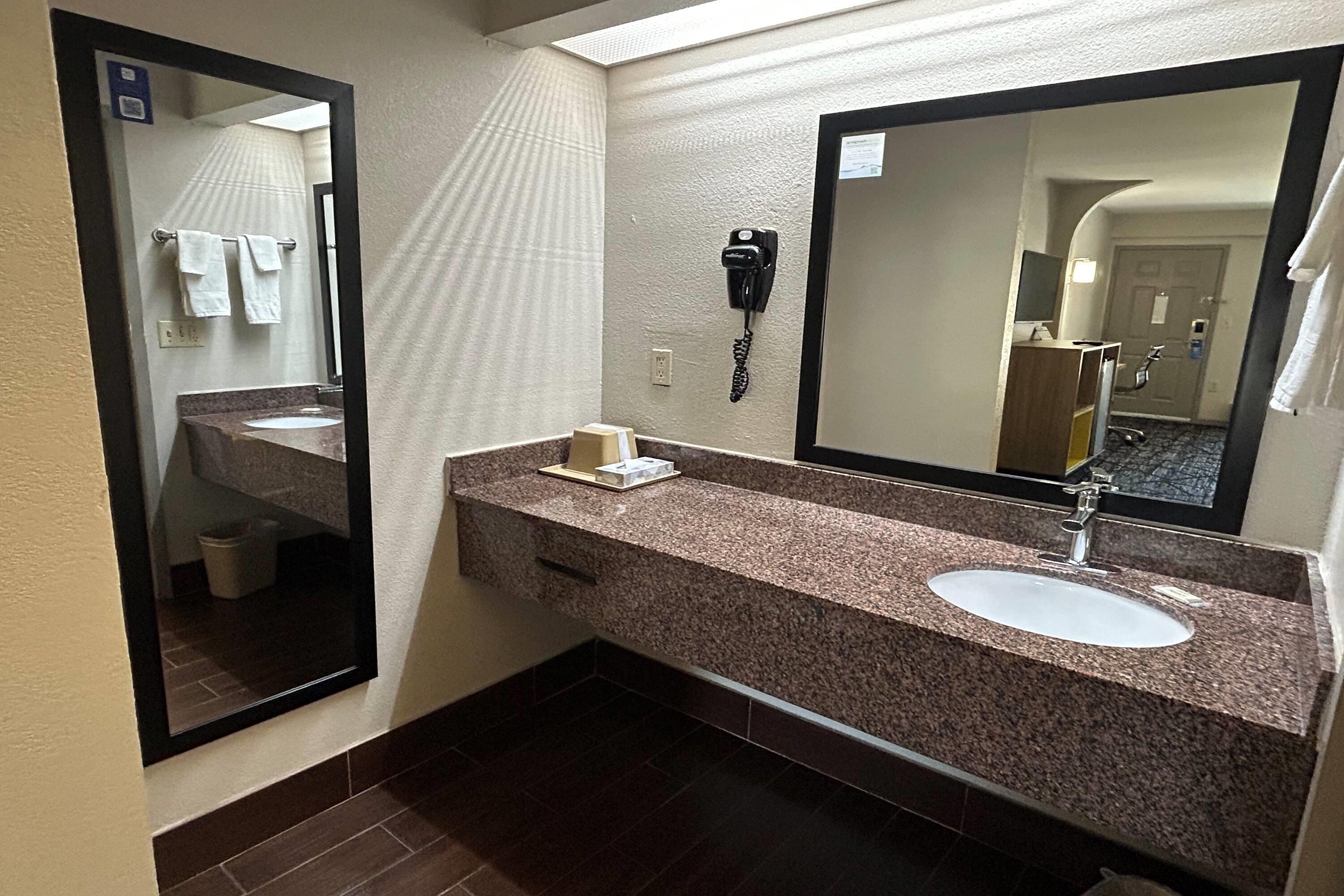 Days Inn & Suites by Wyndham Stockbridge Atlanta