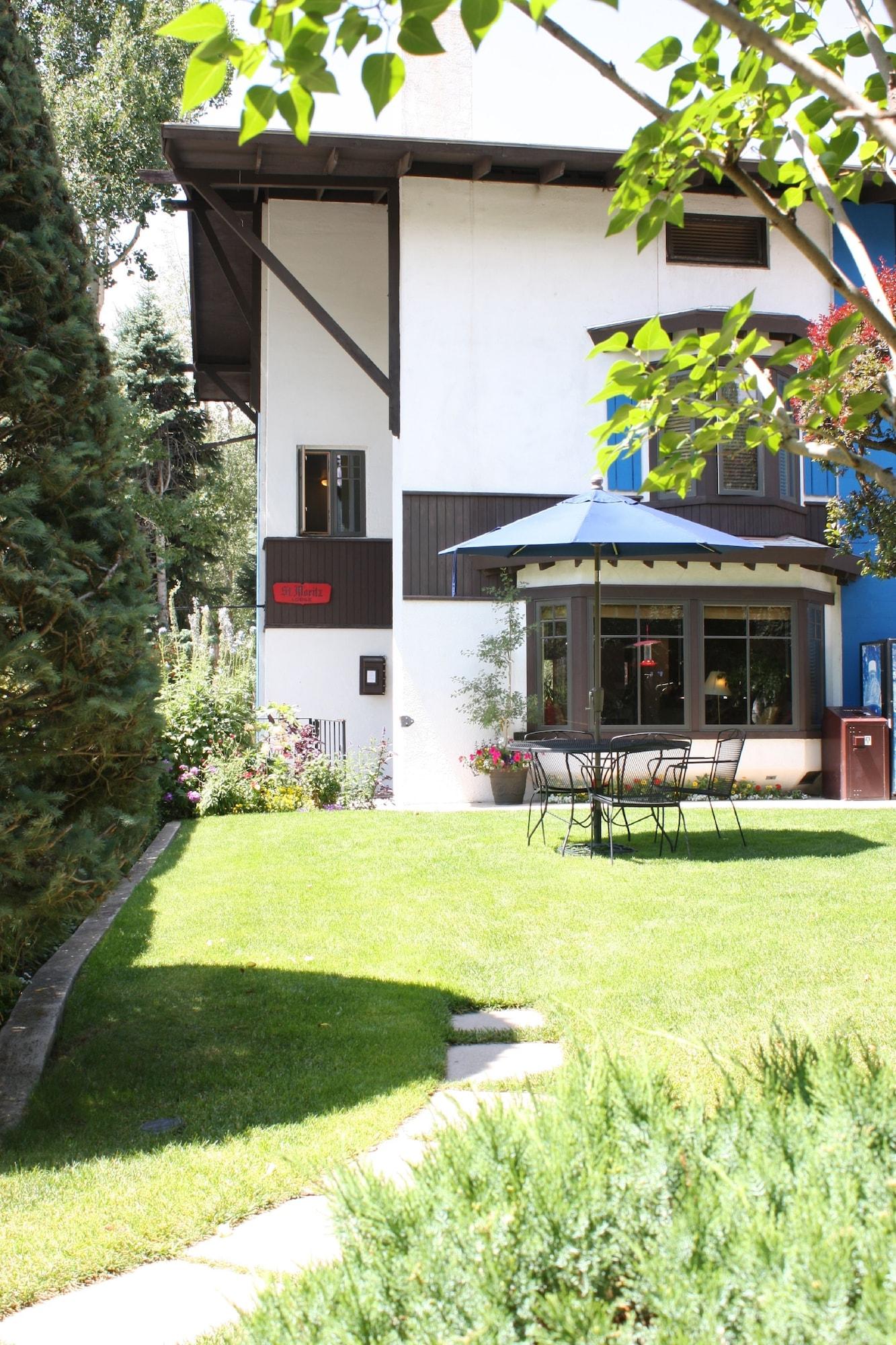 St Moritz Lodge by null