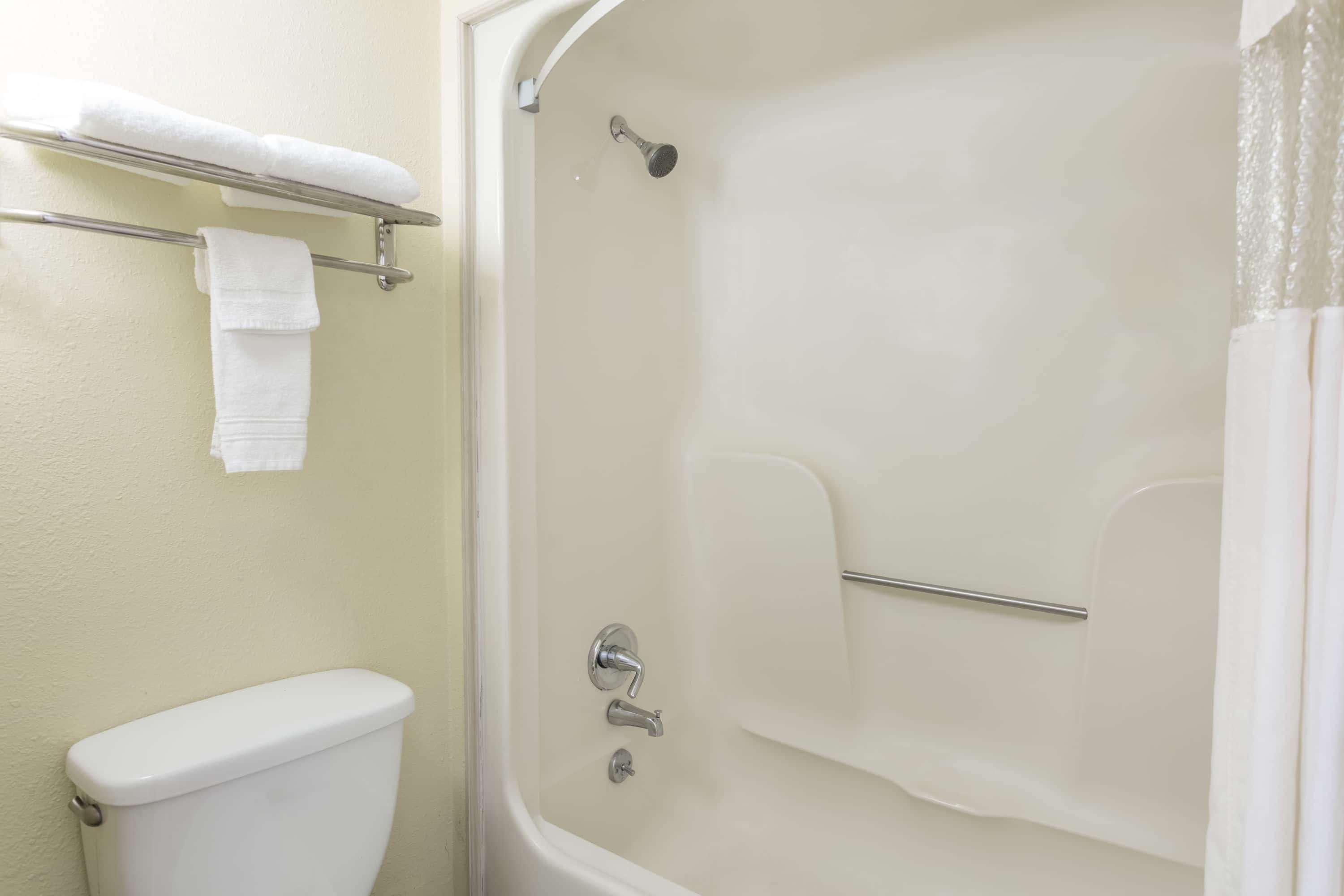 Days Inn by Wyndham College Park Airport Best Road