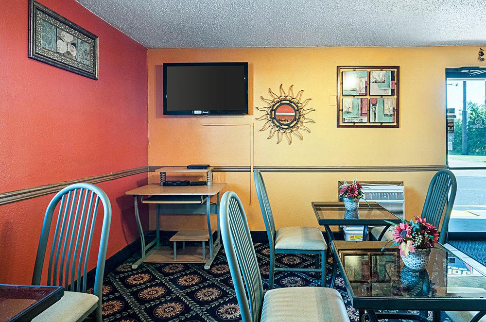Super 8 by Wyndham Benton Harbor/St Joseph