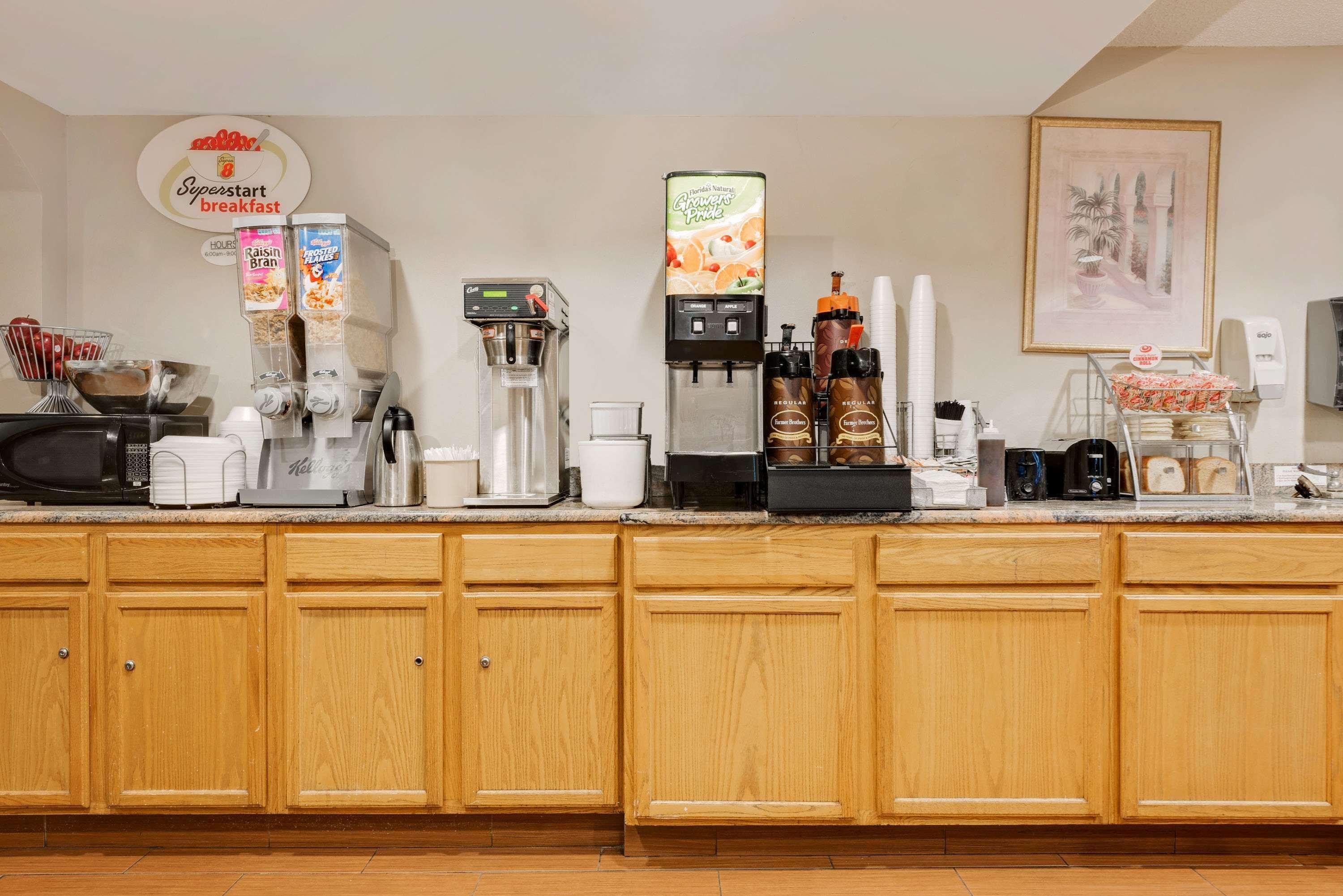 Super 8 by Wyndham Allentown