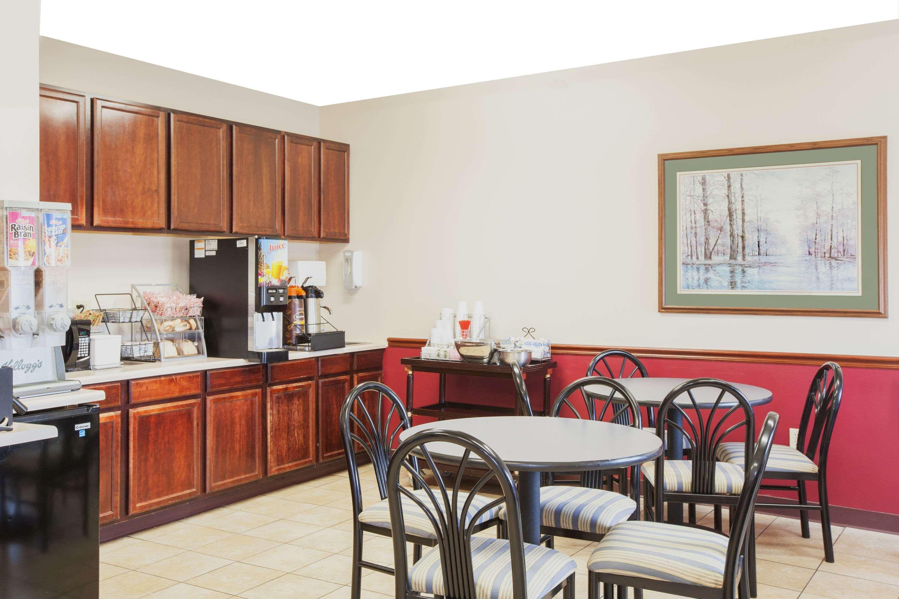 Super 8 By Wyndham Mason City
