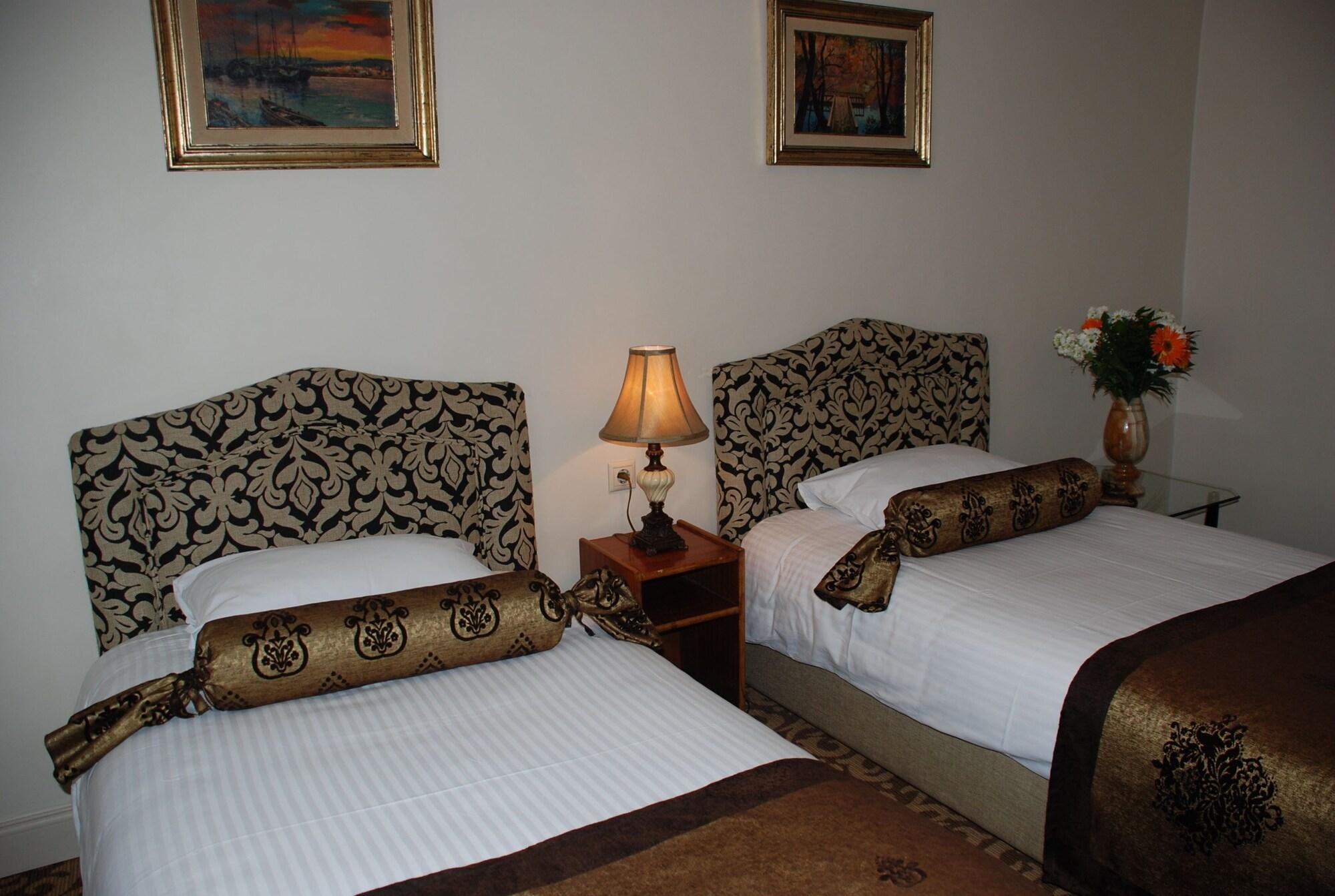 Hotel Mithat by null