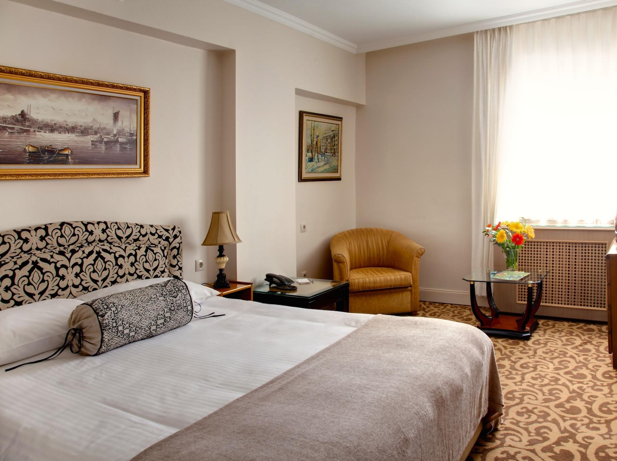 Hotel Mithat by null