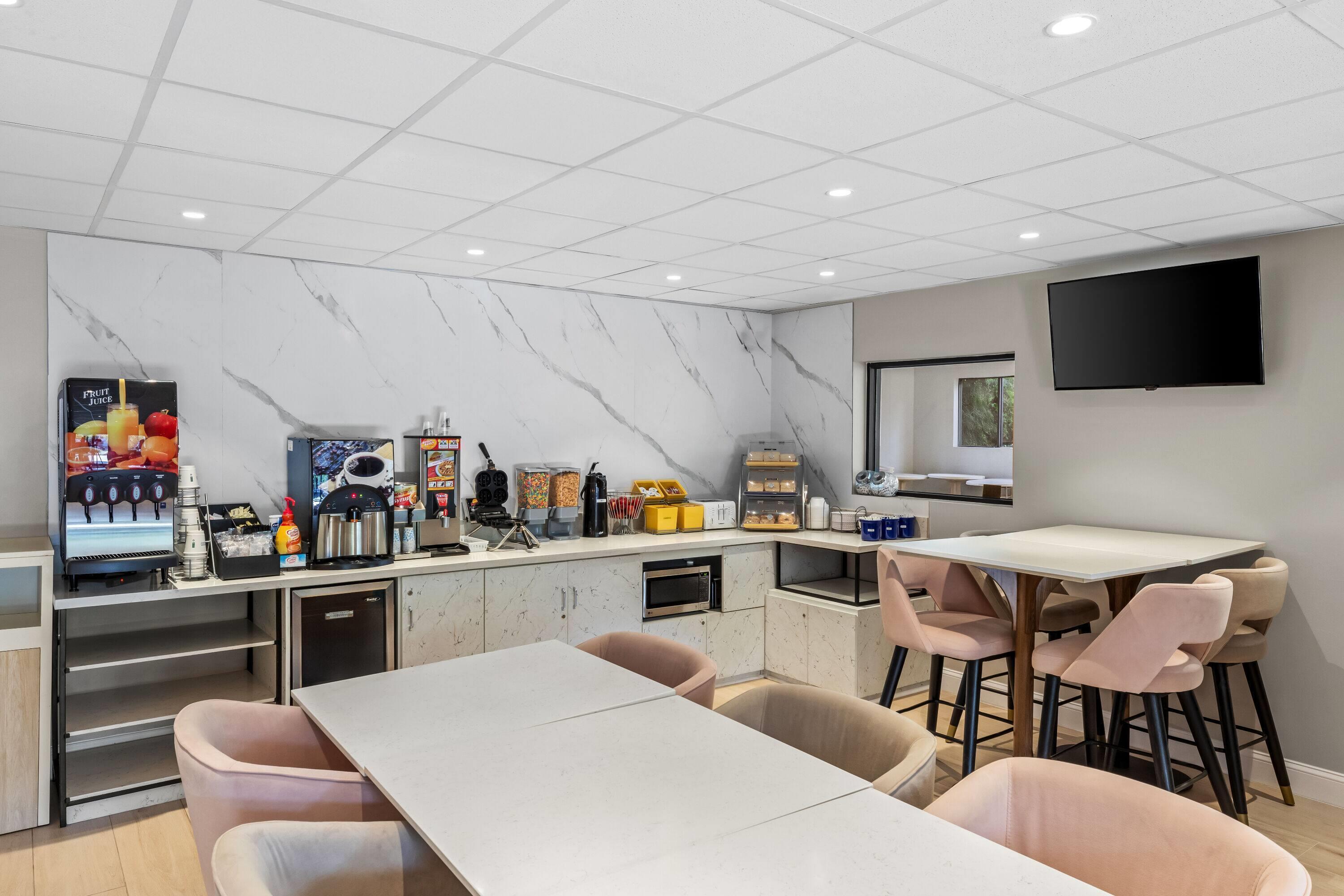 Days Inn & Suites by Wyndham Peachtree Corners