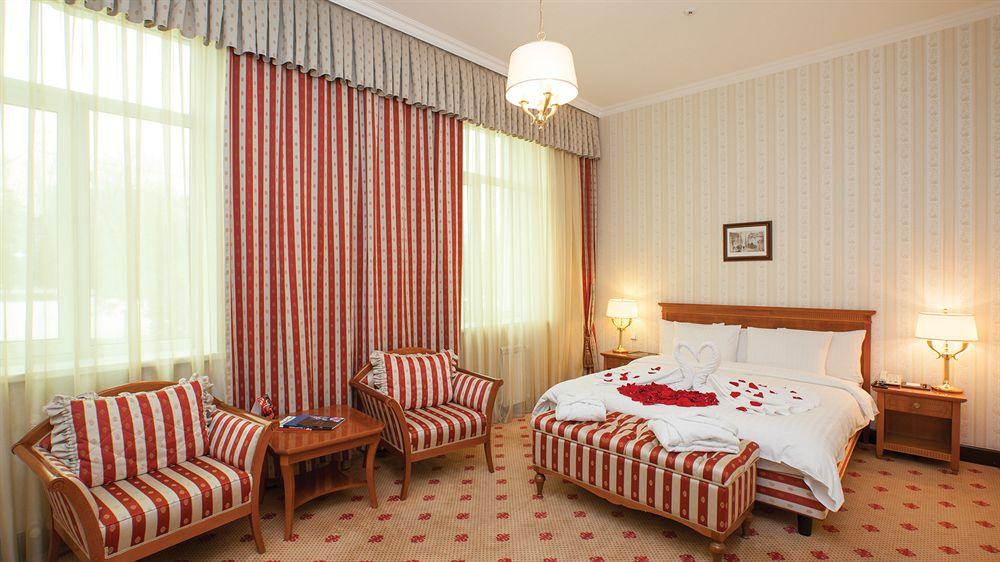 Grand Hotel Tien-Shan by null