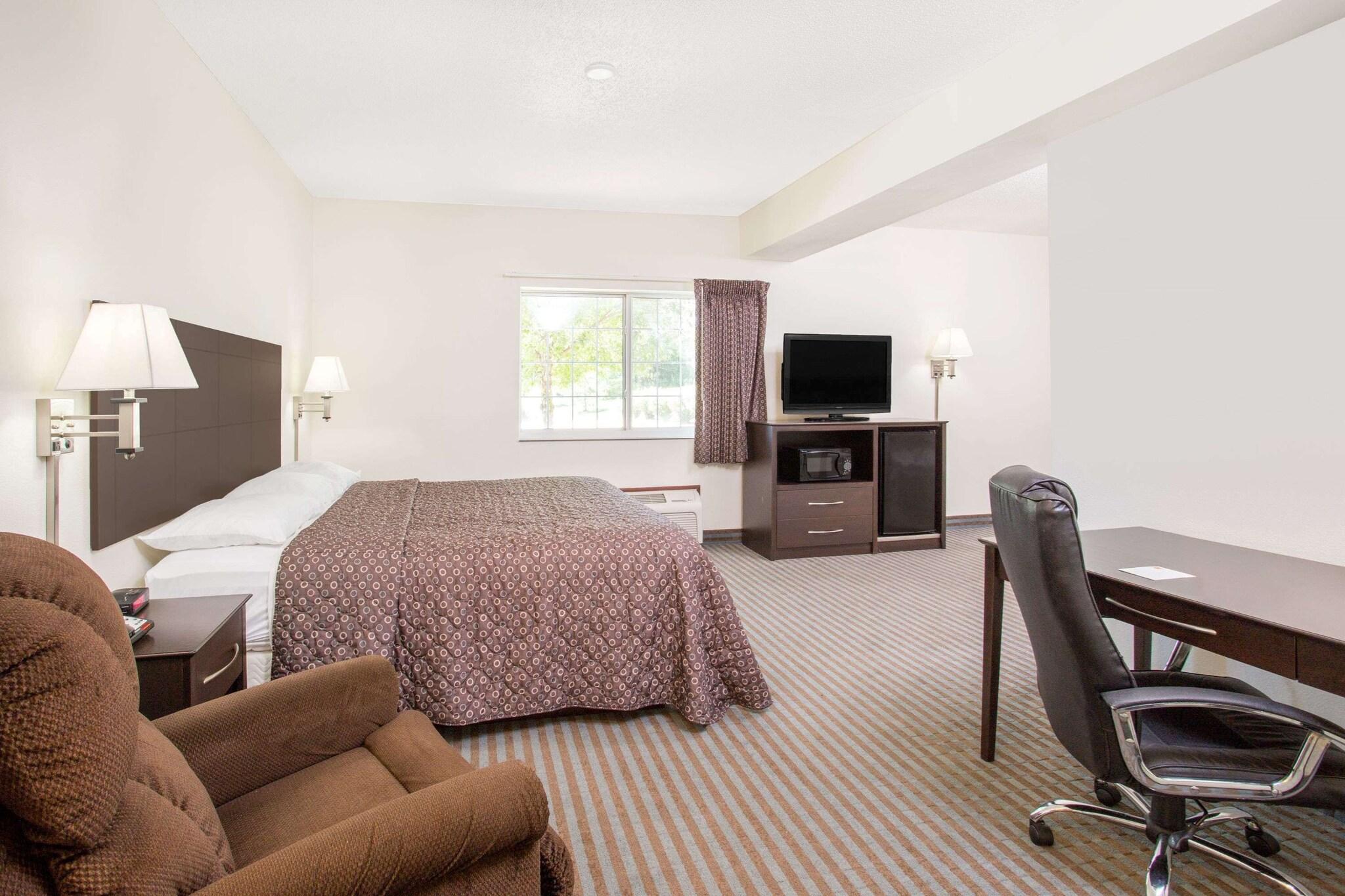 Super 8 by Wyndham Cedar Falls