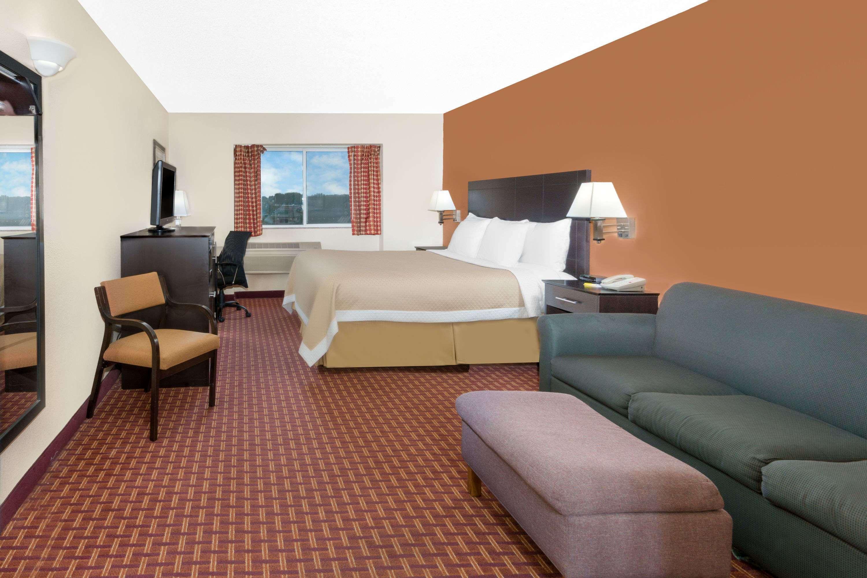 Days Inn by Wyndham Ames