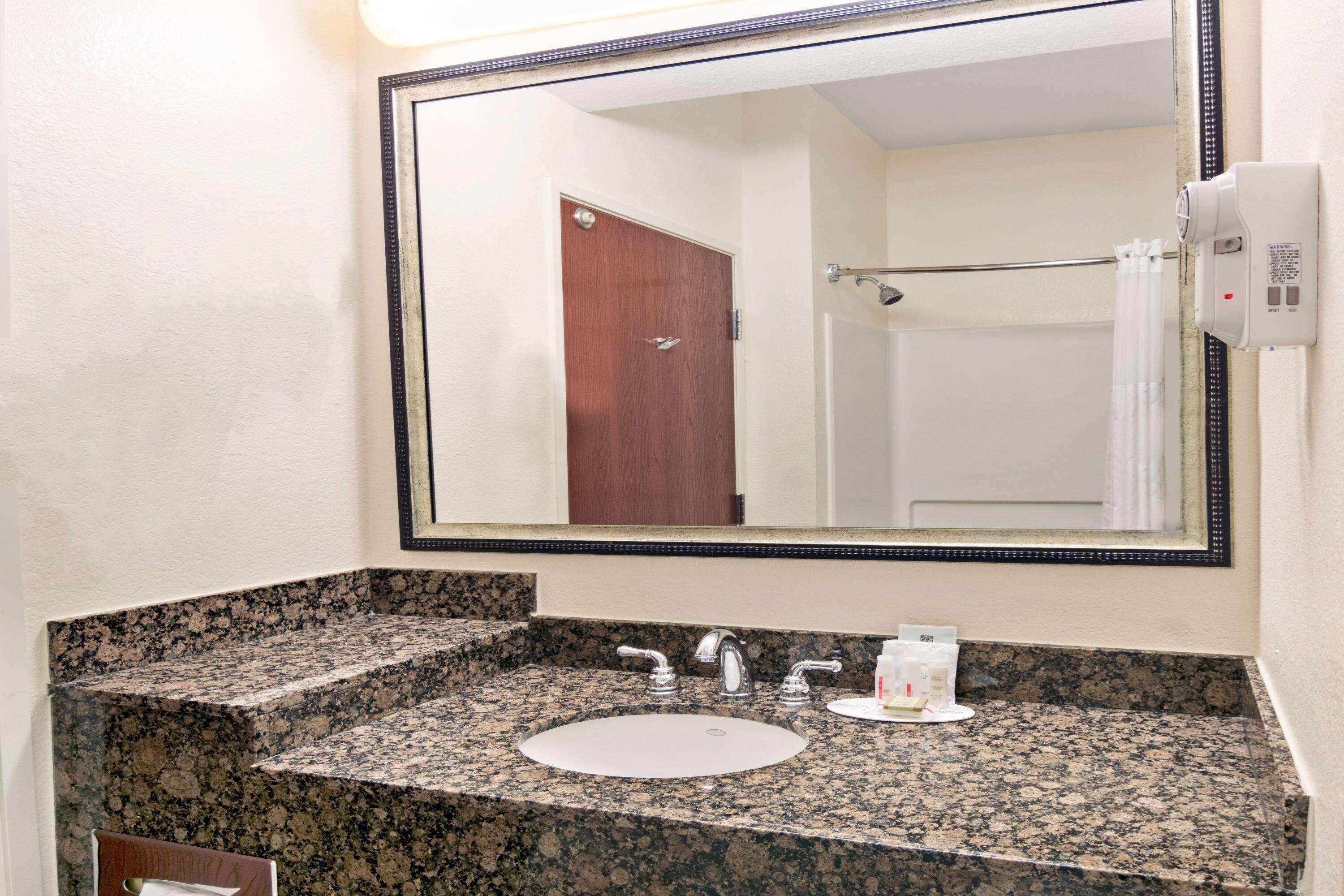 Super 8 by Wyndham Austin/Airport South