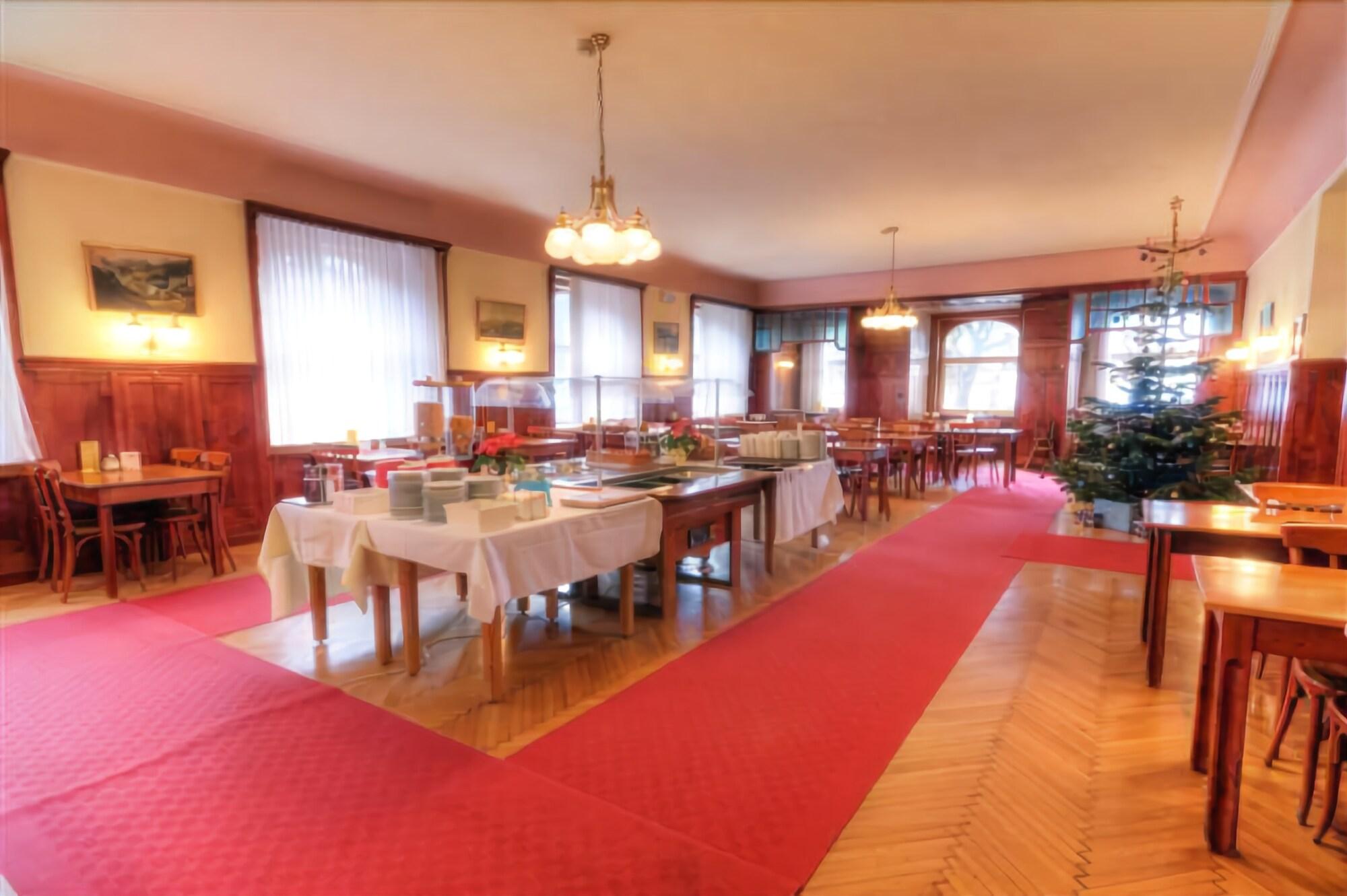 Euro Youth Hotel & Krone by null
