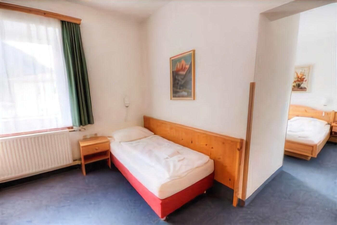 Euro Youth Hotel & Krone by null