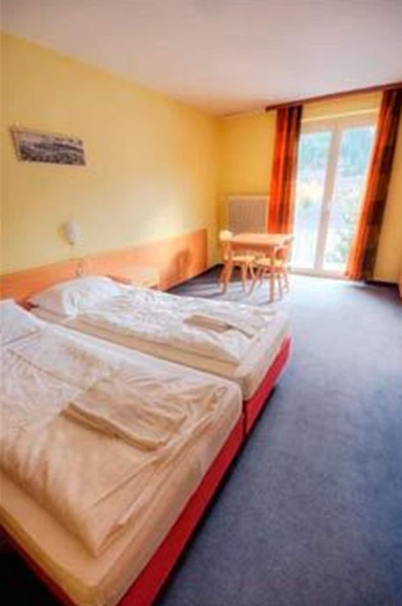 Euro Youth Hotel & Krone by null