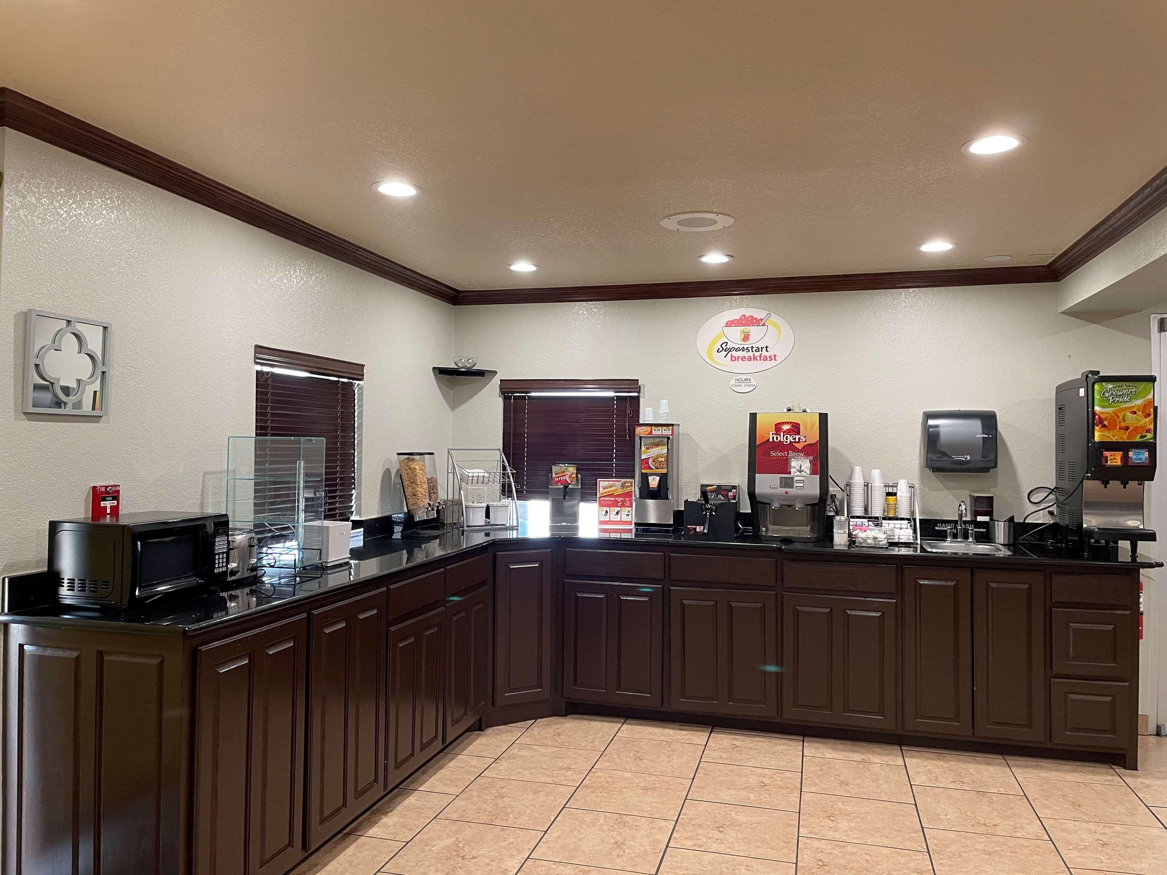 Super 8 By Wyndham Amarillo Central Tx