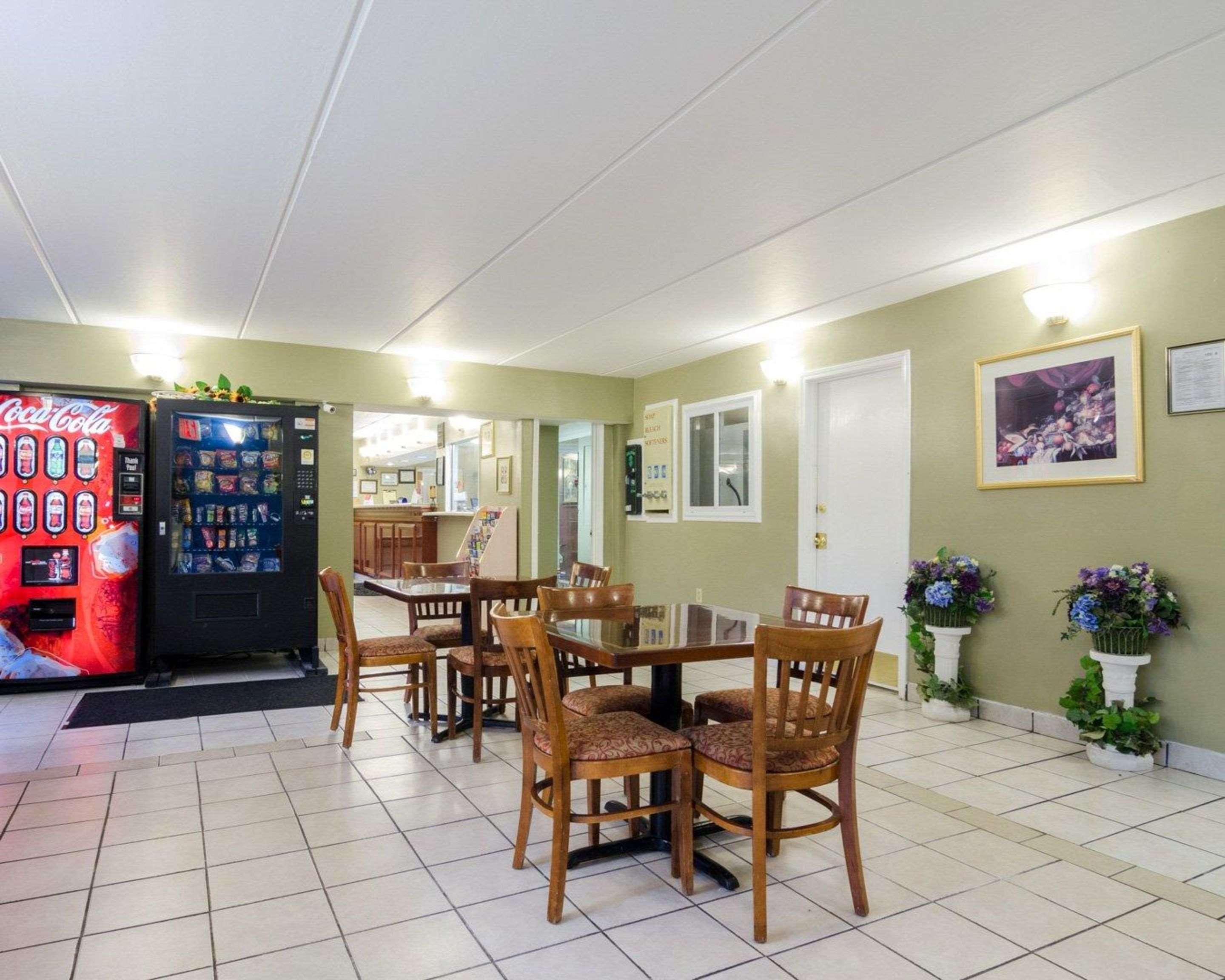 Rodeway Inn 