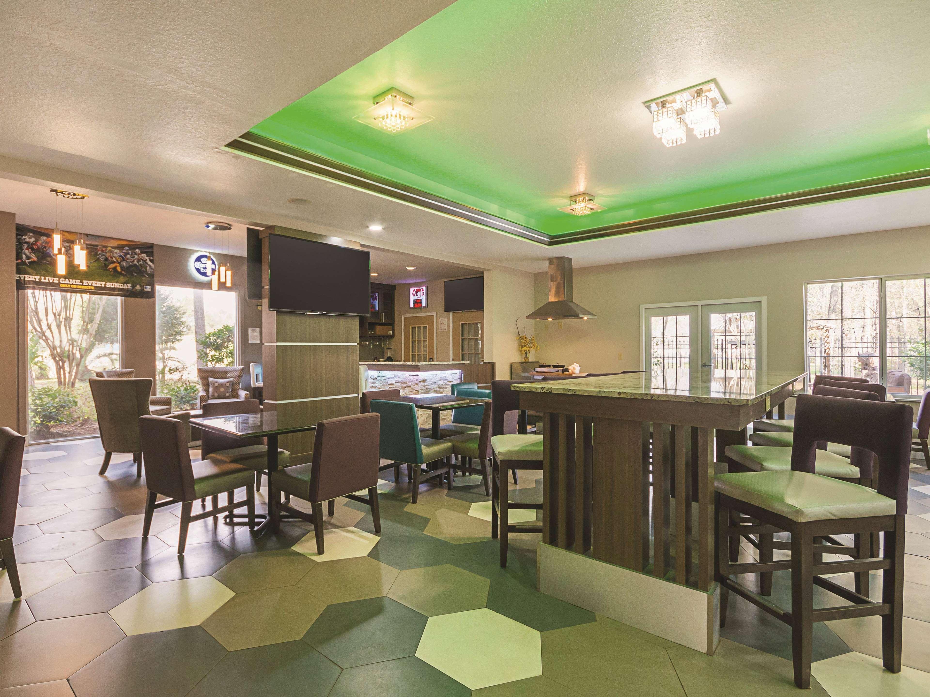 La Quinta Inn AND Suites Kingwood