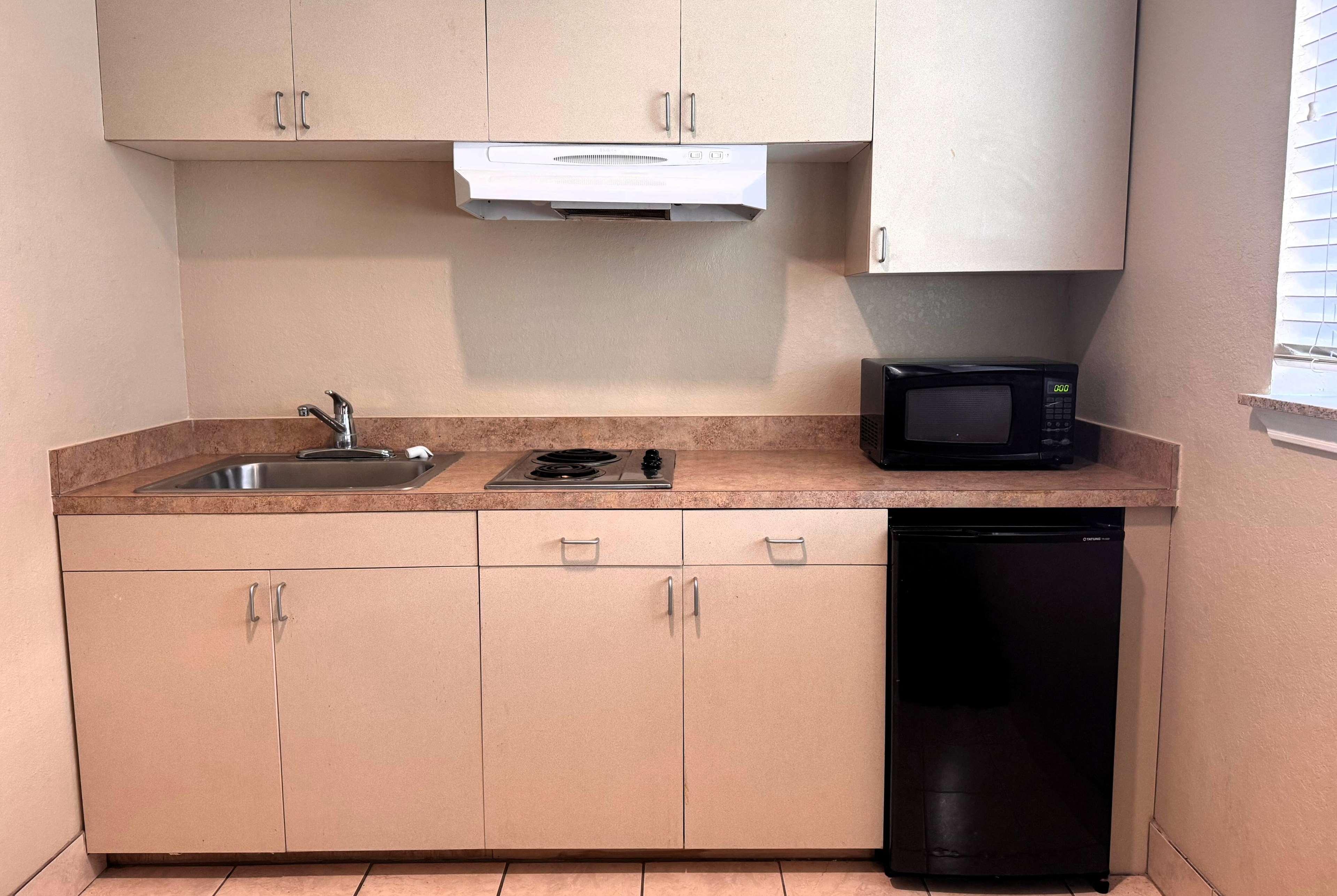 Super 8 by Wyndham IAH West/Greenspoint