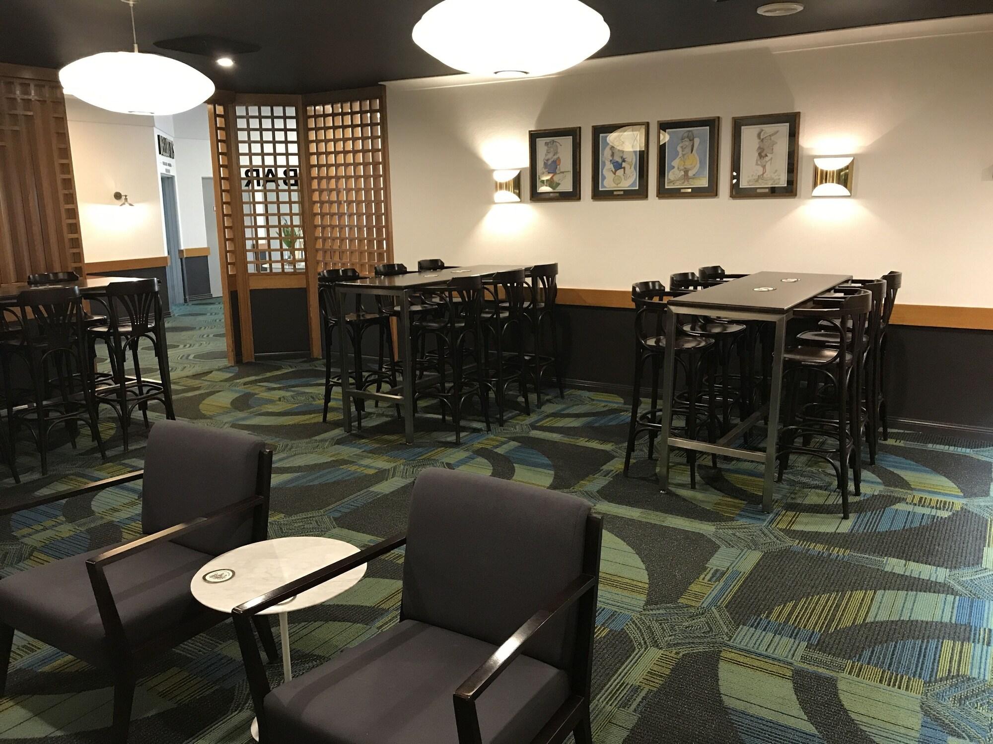 Cascades Motor Inn